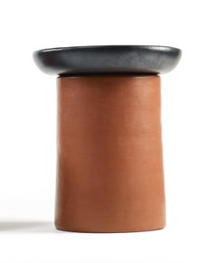 Großer roter/schwarzer Nuna-Beistelltisch von Sebastian Herkner