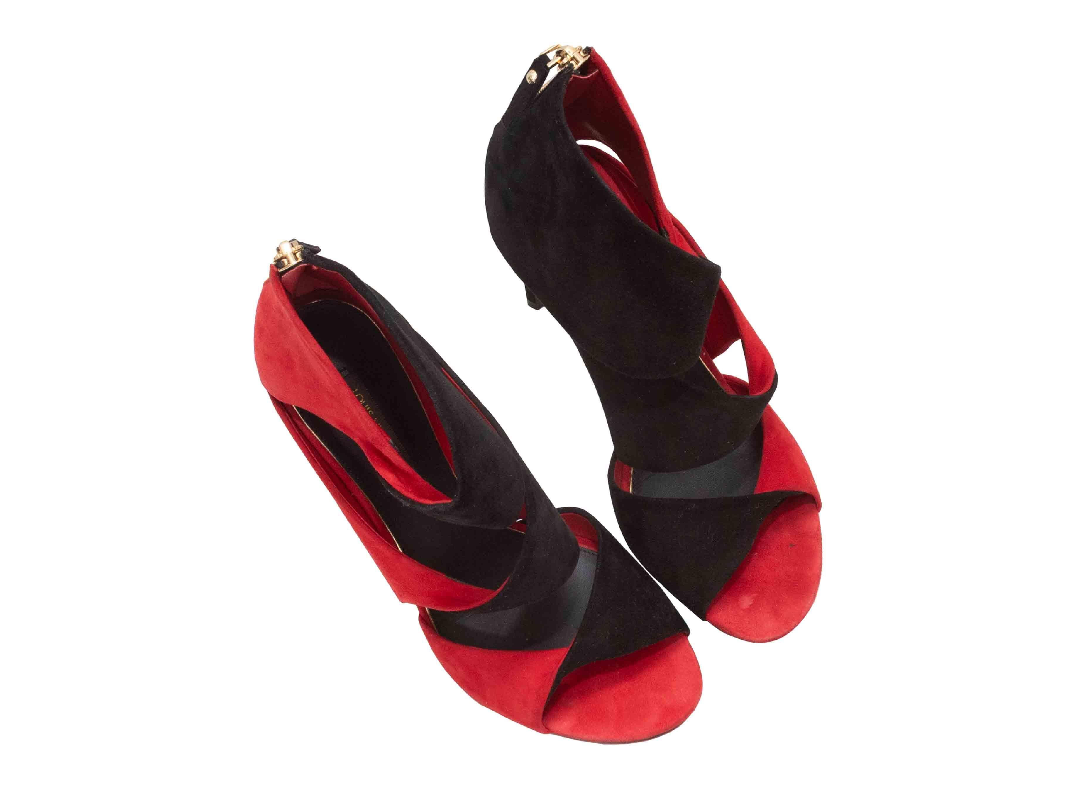 Rote und schwarze Wildleder-Sandalen mit Ausschnitt und Absatz von Louis Vuitton. Reißverschlüsse an den Zählern. 4.25