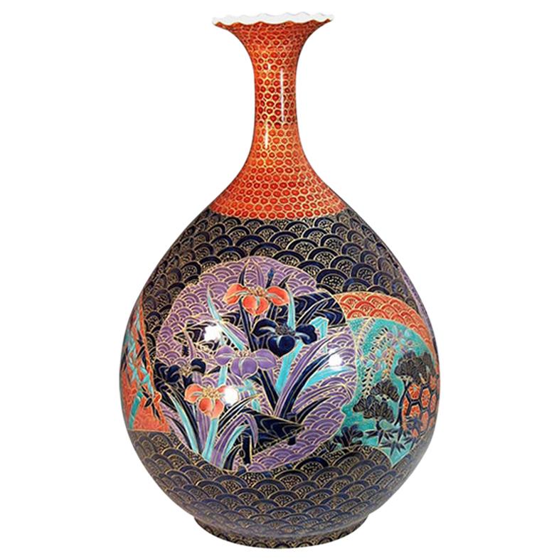 Große japanische Vase aus rot-schwarzem Porzellan von einem zeitgenössischen Meisterkünstler im Angebot