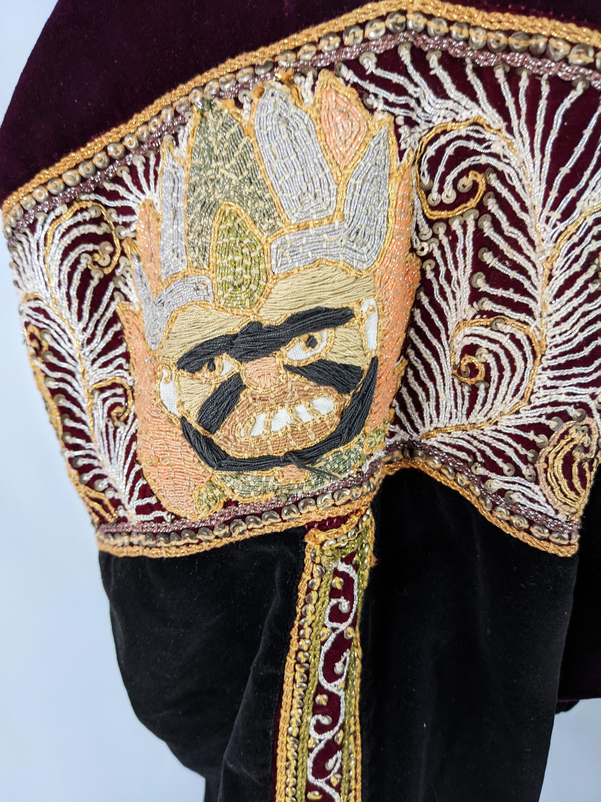 Red & Black Velvet Gold Dragon Vintage Embroidered Bomber Jacket In Good Condition In Doncaster, South Yorkshire