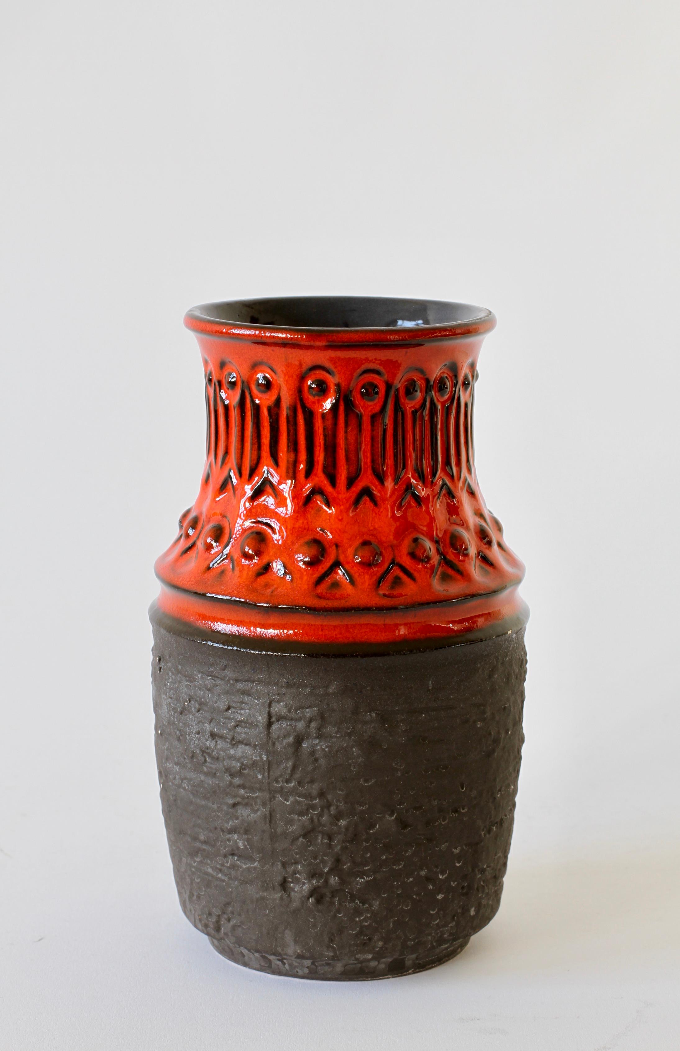 Westdeutsche rote und schwarze Vintage-Vase aus der Mitte des Jahrhunderts von Jasba Pottery, um 1970 (Moderne der Mitte des Jahrhunderts) im Angebot