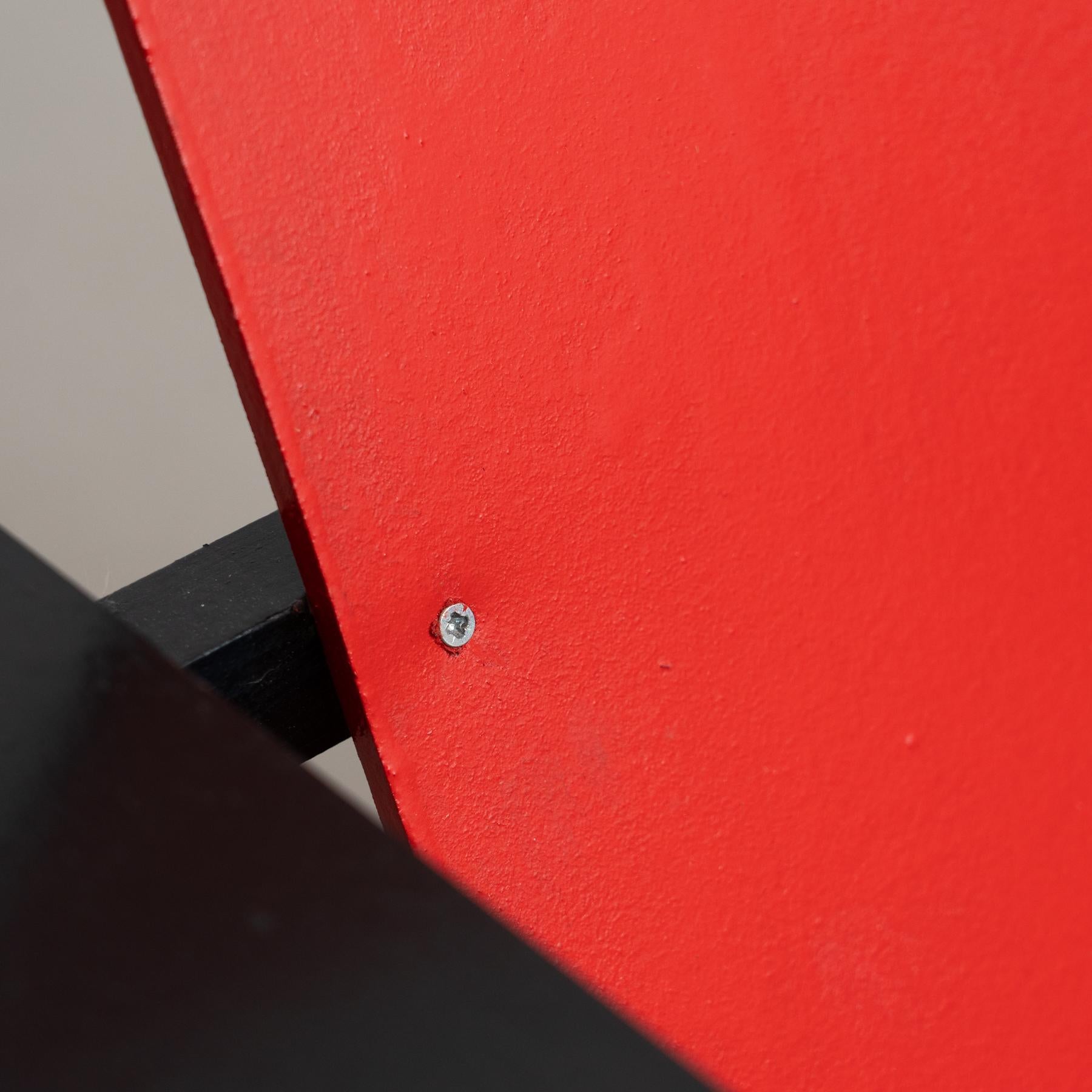 Chaise rouge et bleue - D'après le Design de Gerrit Rietveld, circa 1970 en vente 5
