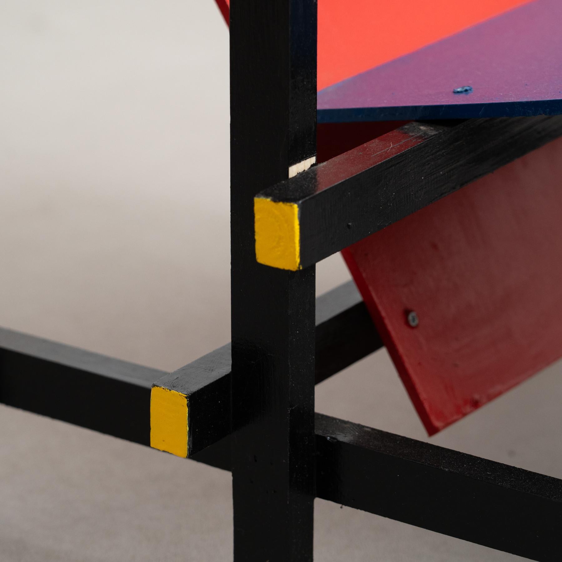Chaise rouge et bleue - D'après le Design de Gerrit Rietveld, circa 1970 en vente 6