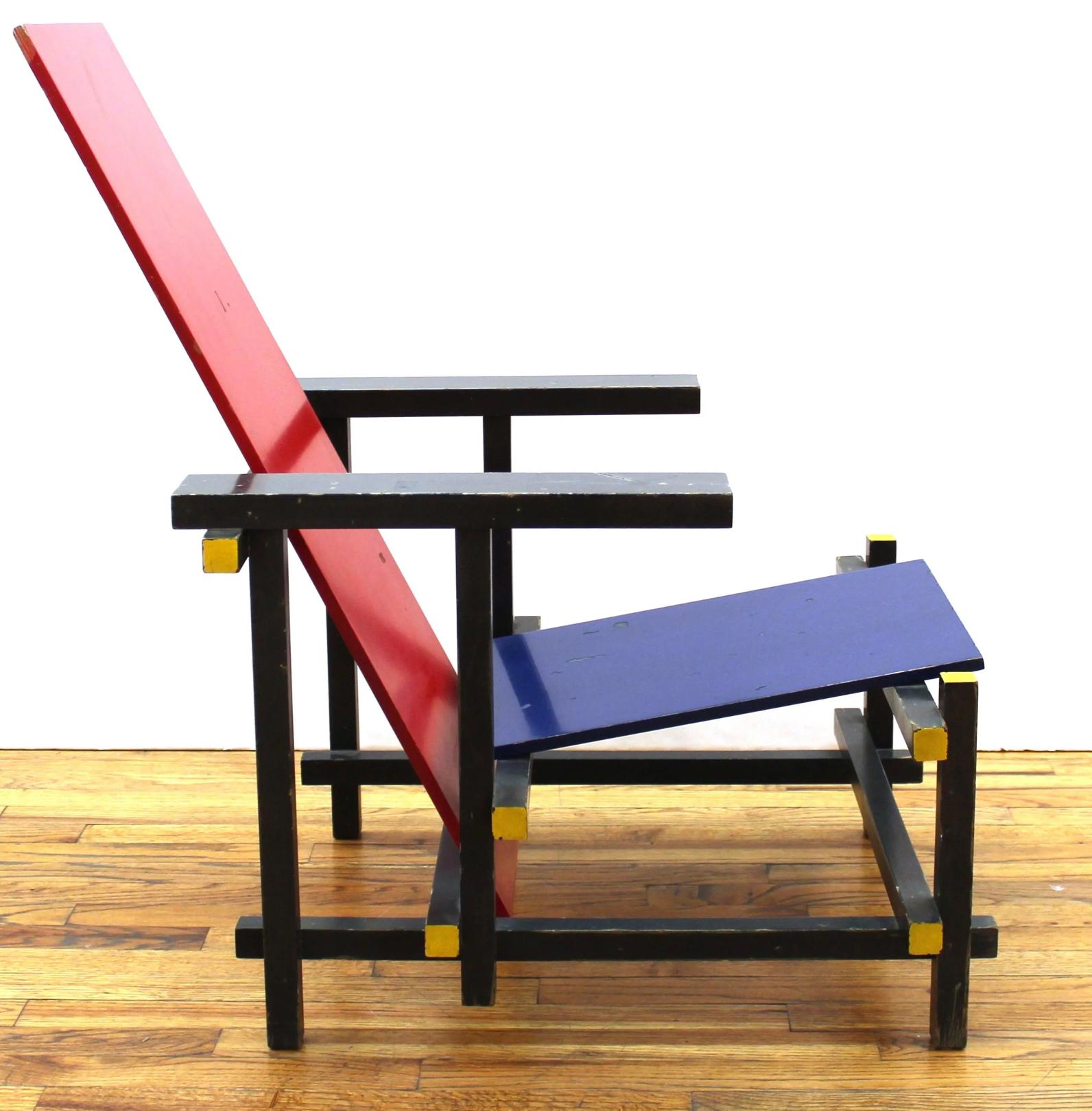chaise rouge et bleue dimensions