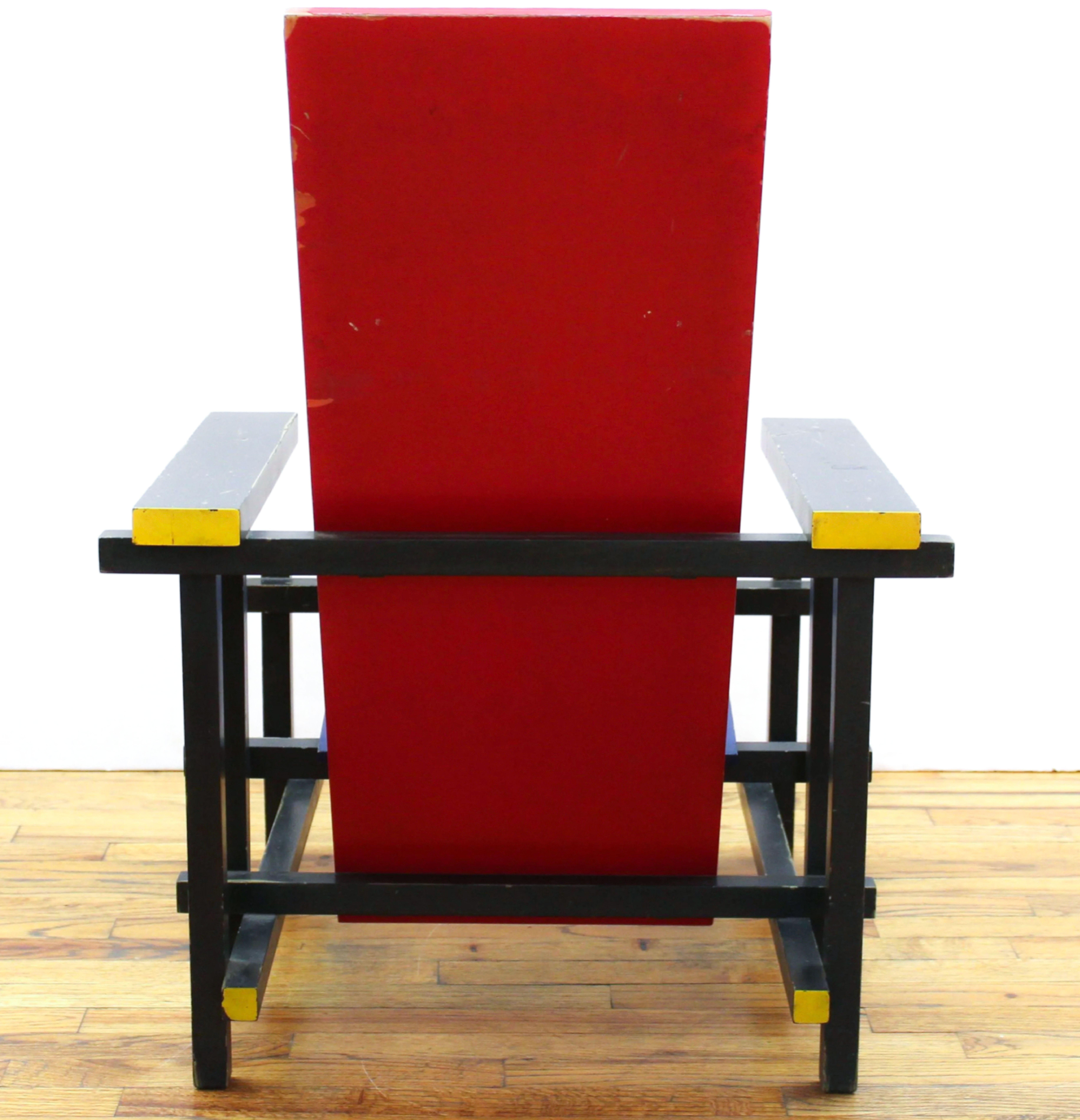Roter und blauer Stuhl von Gerrit Rietveld für Cassina, Italien, De Stijl Modern, 1918 (Italienisch) im Angebot