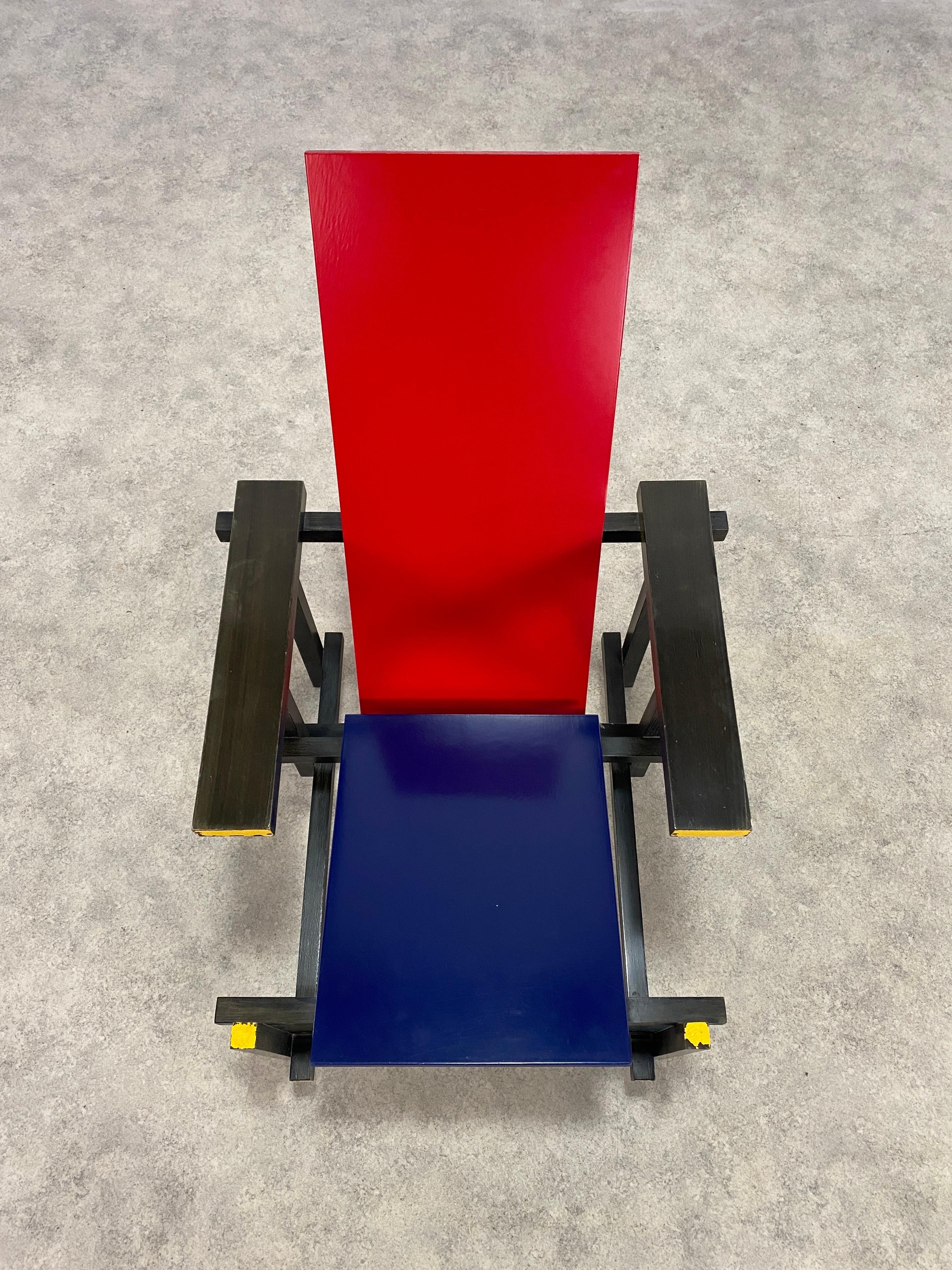 Chaise rouge et bleue de Gerrit Rietveld pour Cassina n° 213 5