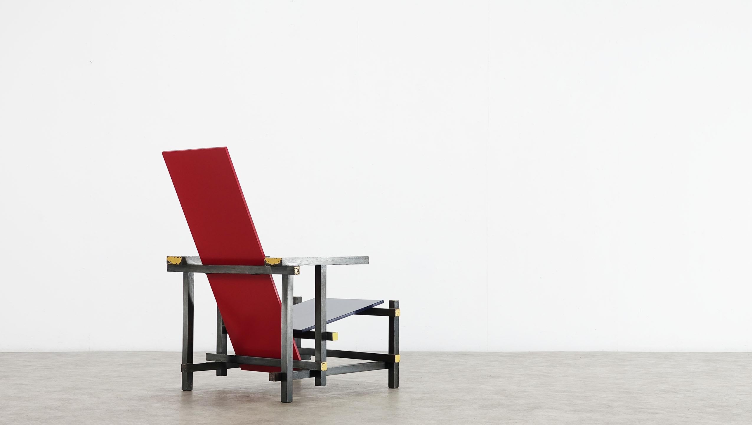 Chaise rouge et bleue de Gerrit Rietveld pour Cassina n° 213 7