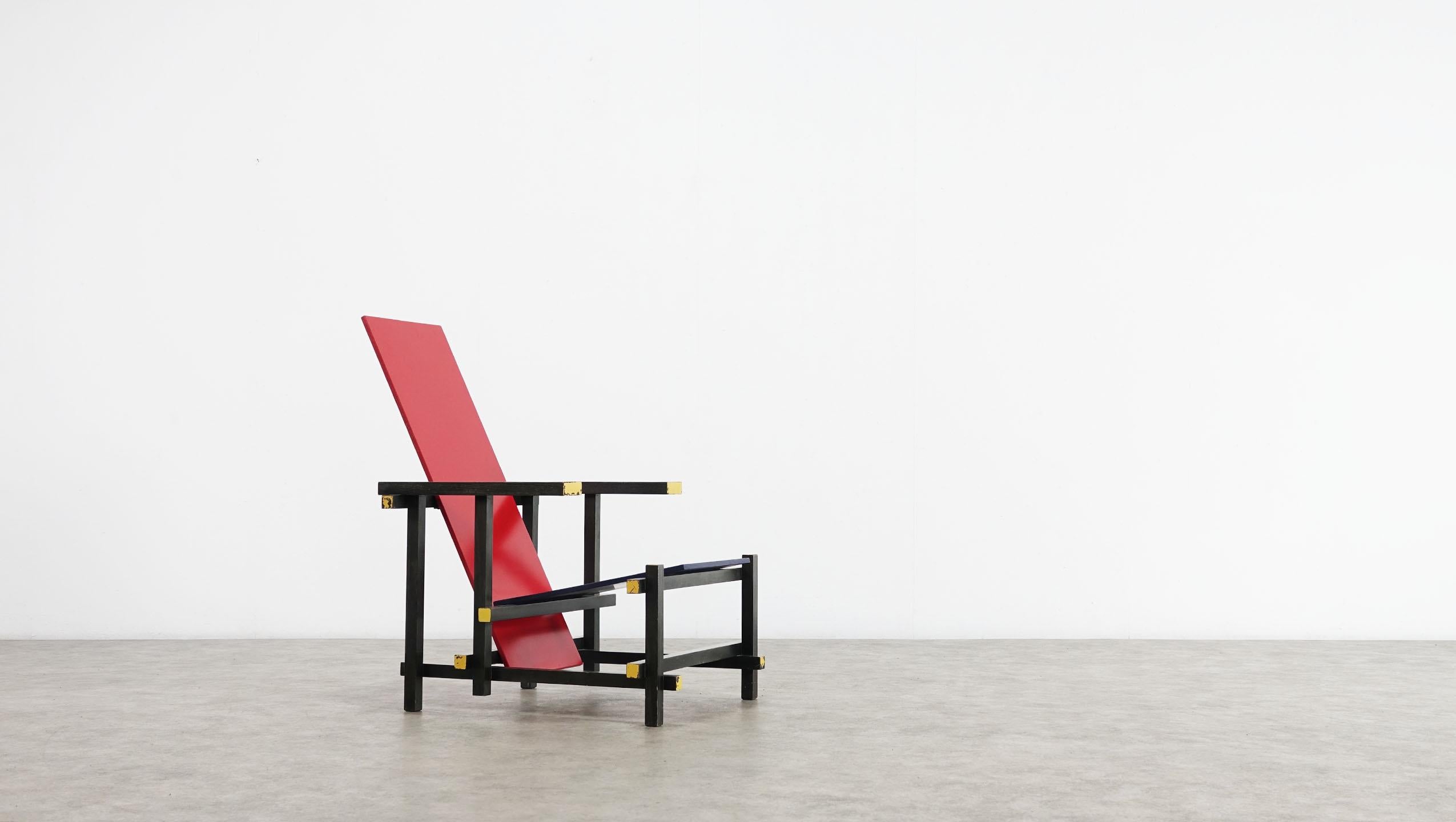 Chaise rouge et bleue de Gerrit Rietveld pour Cassina n° 213 9
