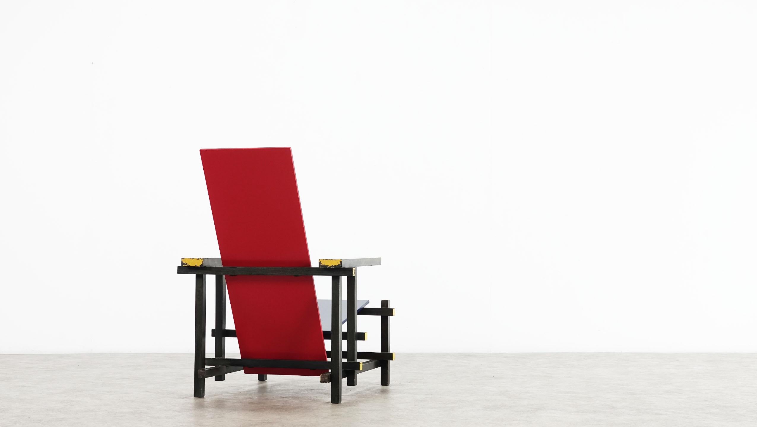 Chaise rouge et bleue de Gerrit Rietveld pour Cassina n° 213 10