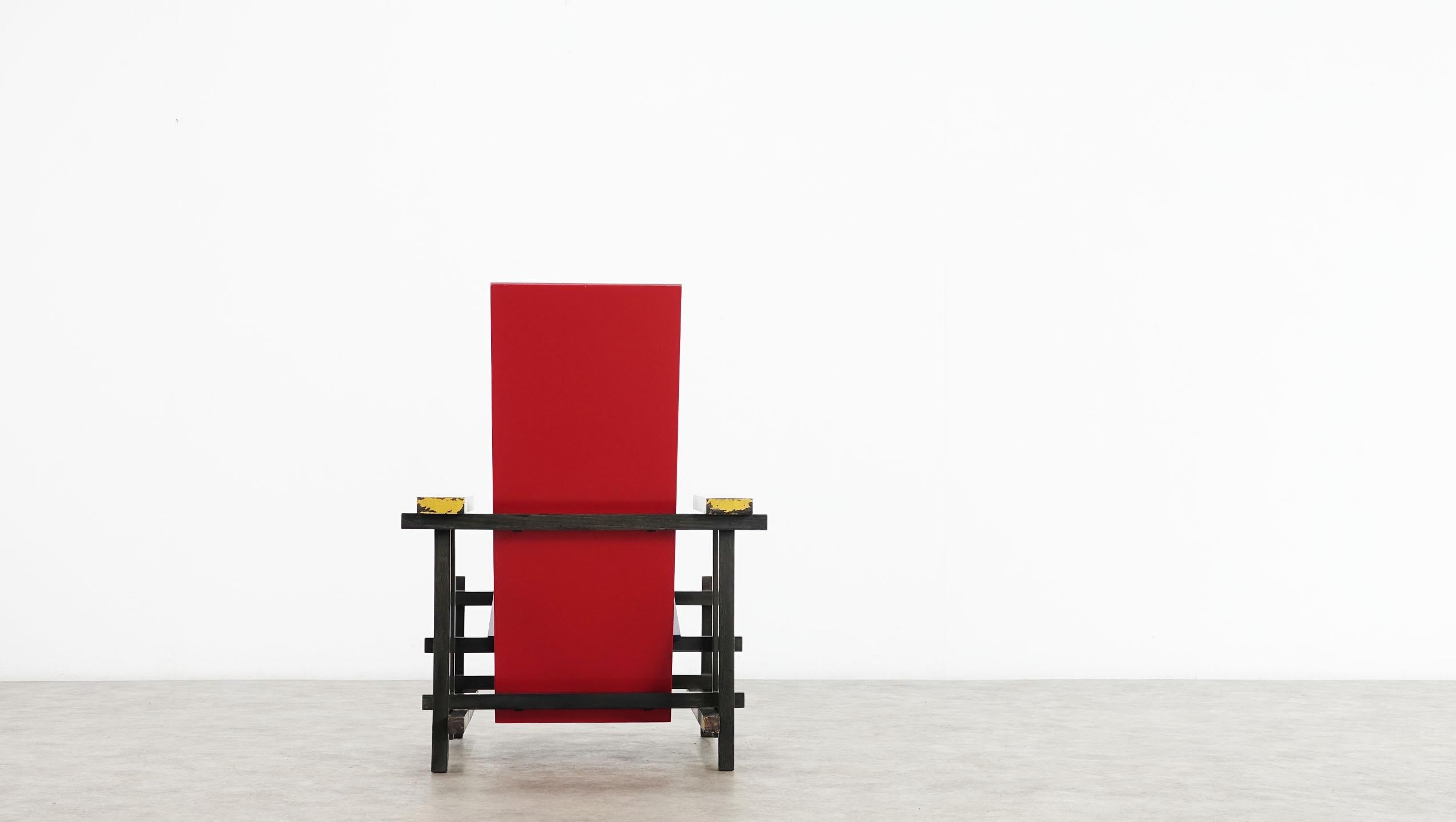 Chaise rouge et bleue de Gerrit Rietveld pour Cassina n° 213 Bon état à Munster, NRW