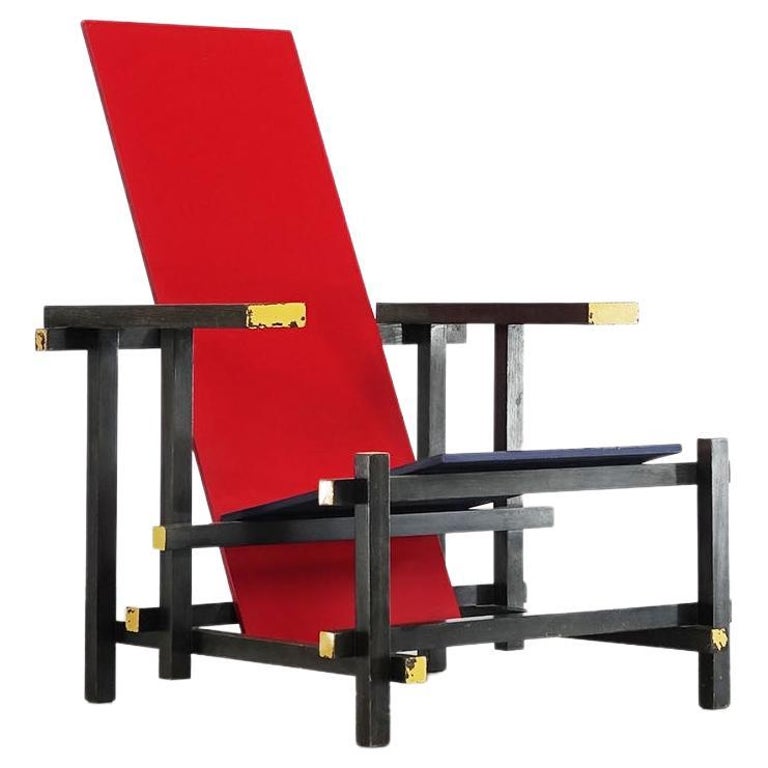 Chaise rouge et bleue de Gerrit Rietveld pour Cassina n° 213 En vente sur  1stDibs