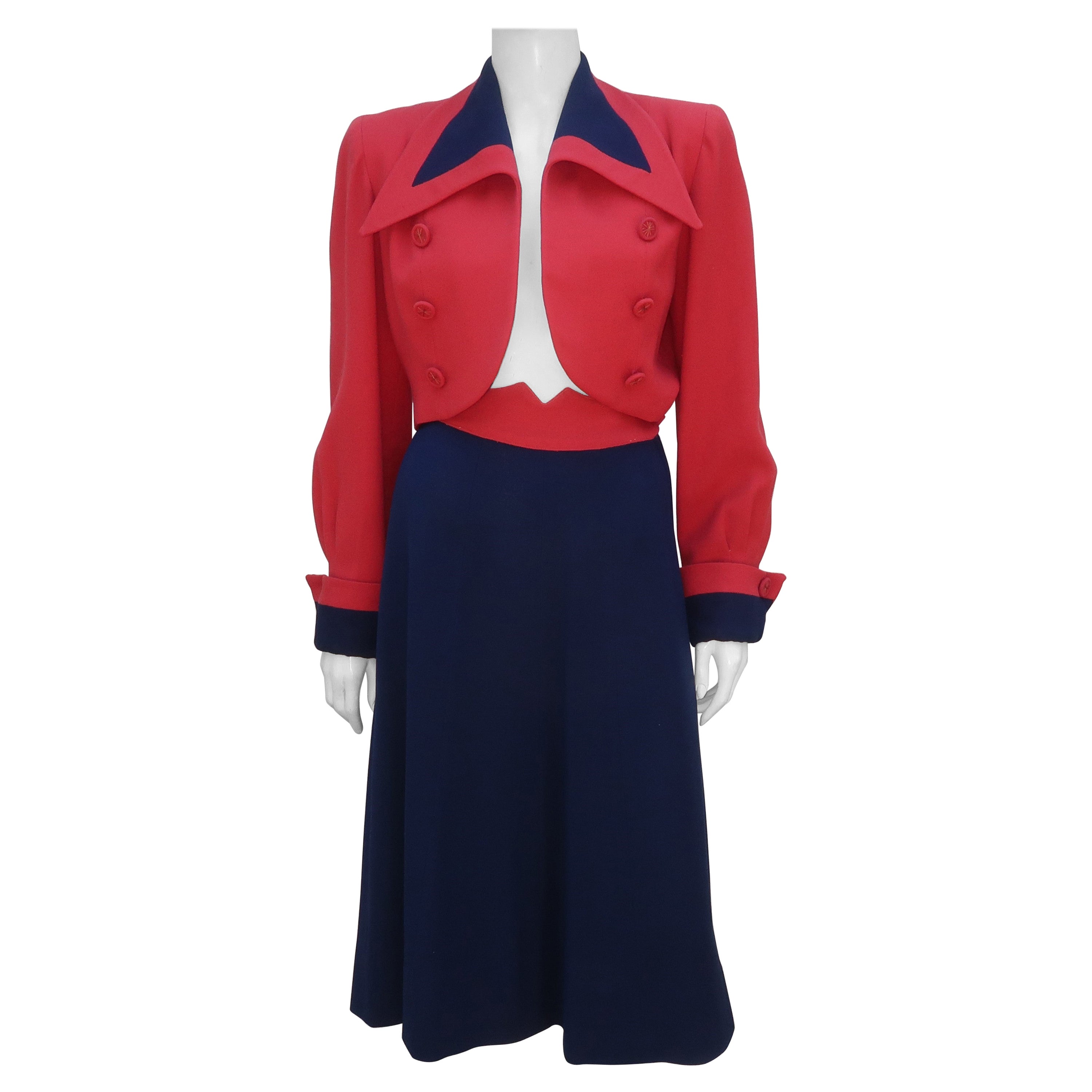 Tailleur con gonna in crepe rossa e blu e giacca a strappo, anni 
40