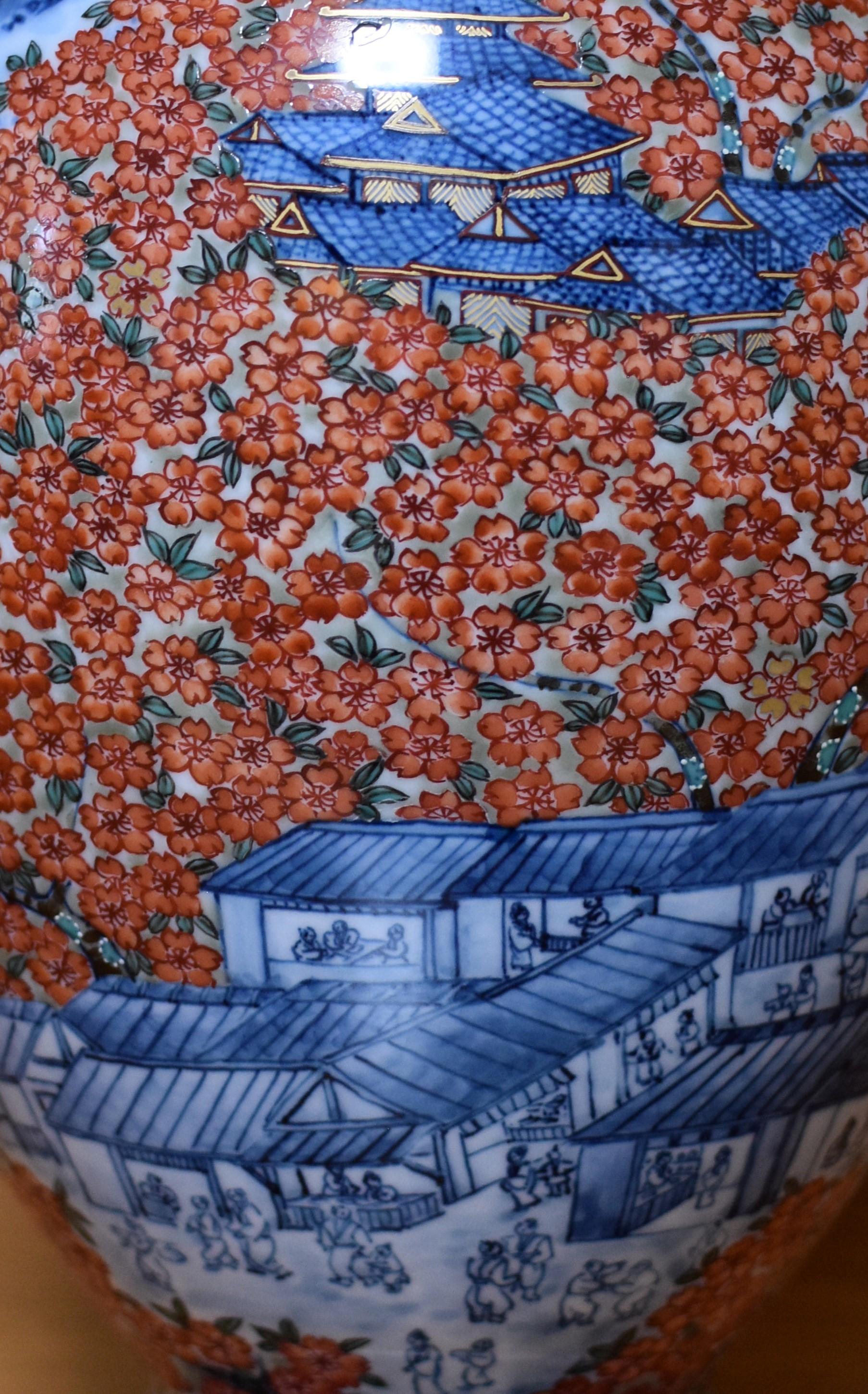 Rotblaue japanische Porzellanvase von zeitgenössischem Meisterkünstler (Japanisch)