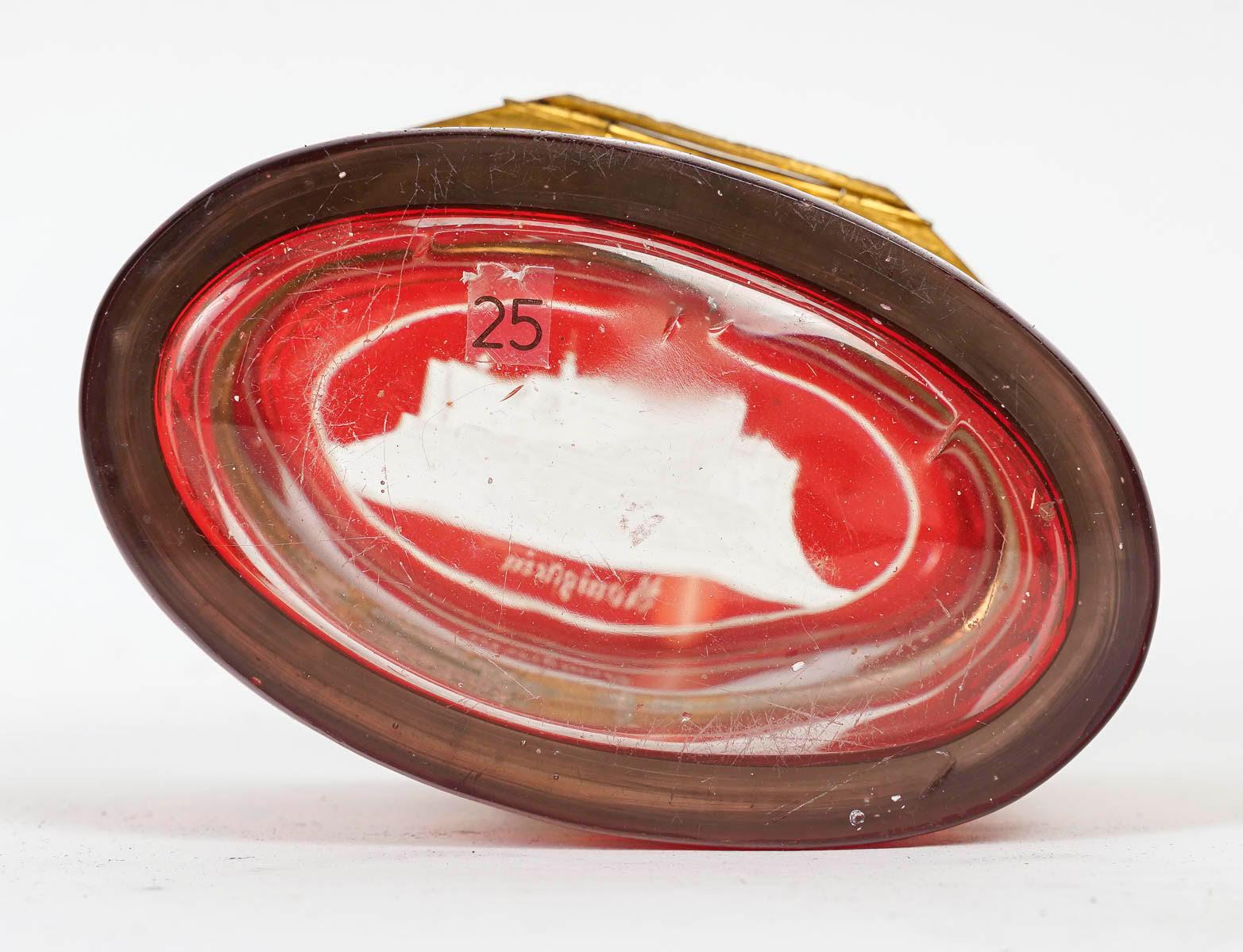 Boîte en cristal émaillé de Bohême rouge, XIXe siècle, période Napoléon III. en vente 2