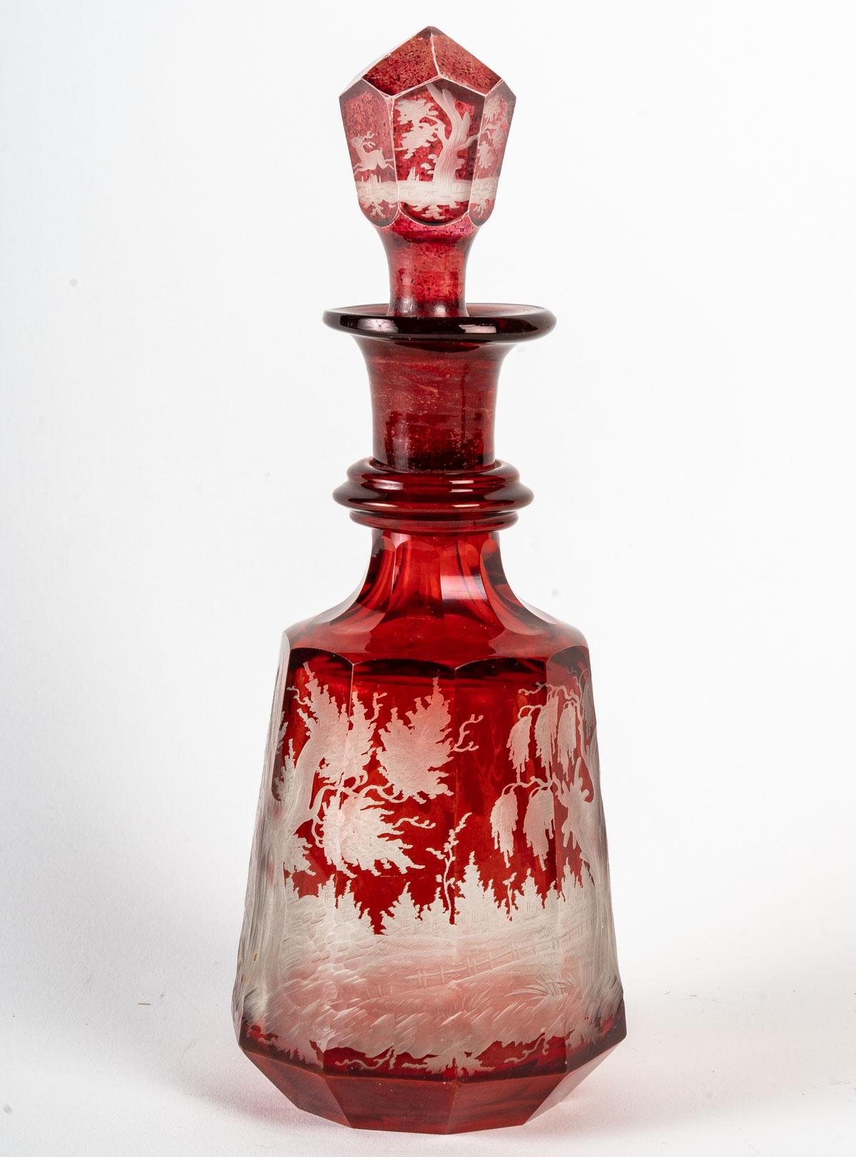 Red Bohemian crystal service set, 19th century
Bohemian crystal service set with a tray, 6 glasses and a carafe, engraved with hunting scene. 19th century.
H: 21 cm, W: 38 cm, D: 23 cm
3046.