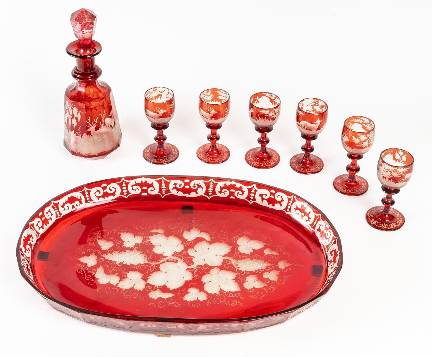 Rotes böhmisches Kristallservice-Set, 19. Jahrhundert im Angebot 3