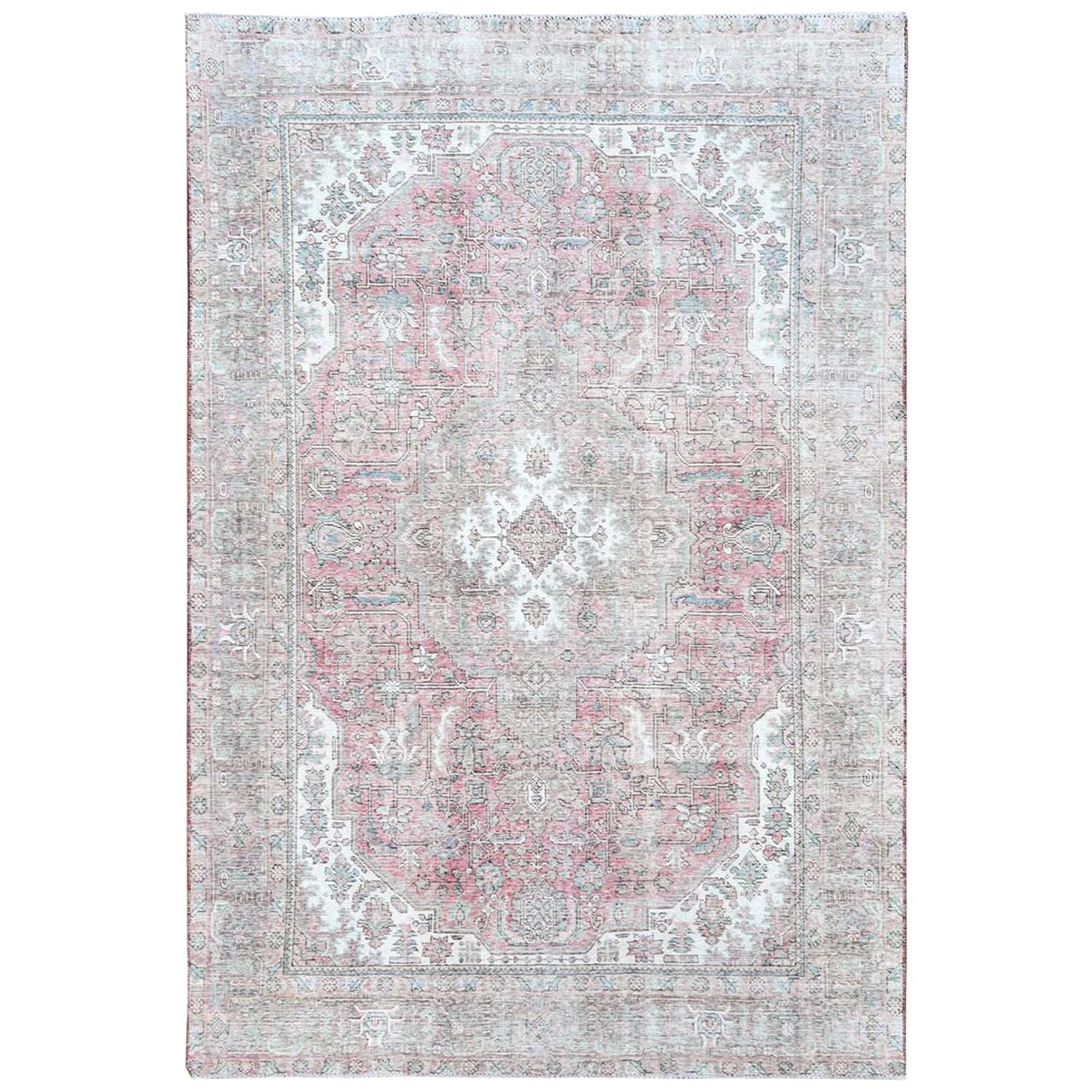 Tapis oriental semi-ancien persan de Tabriz en pure laine rouge de Bohème tondu à bascule