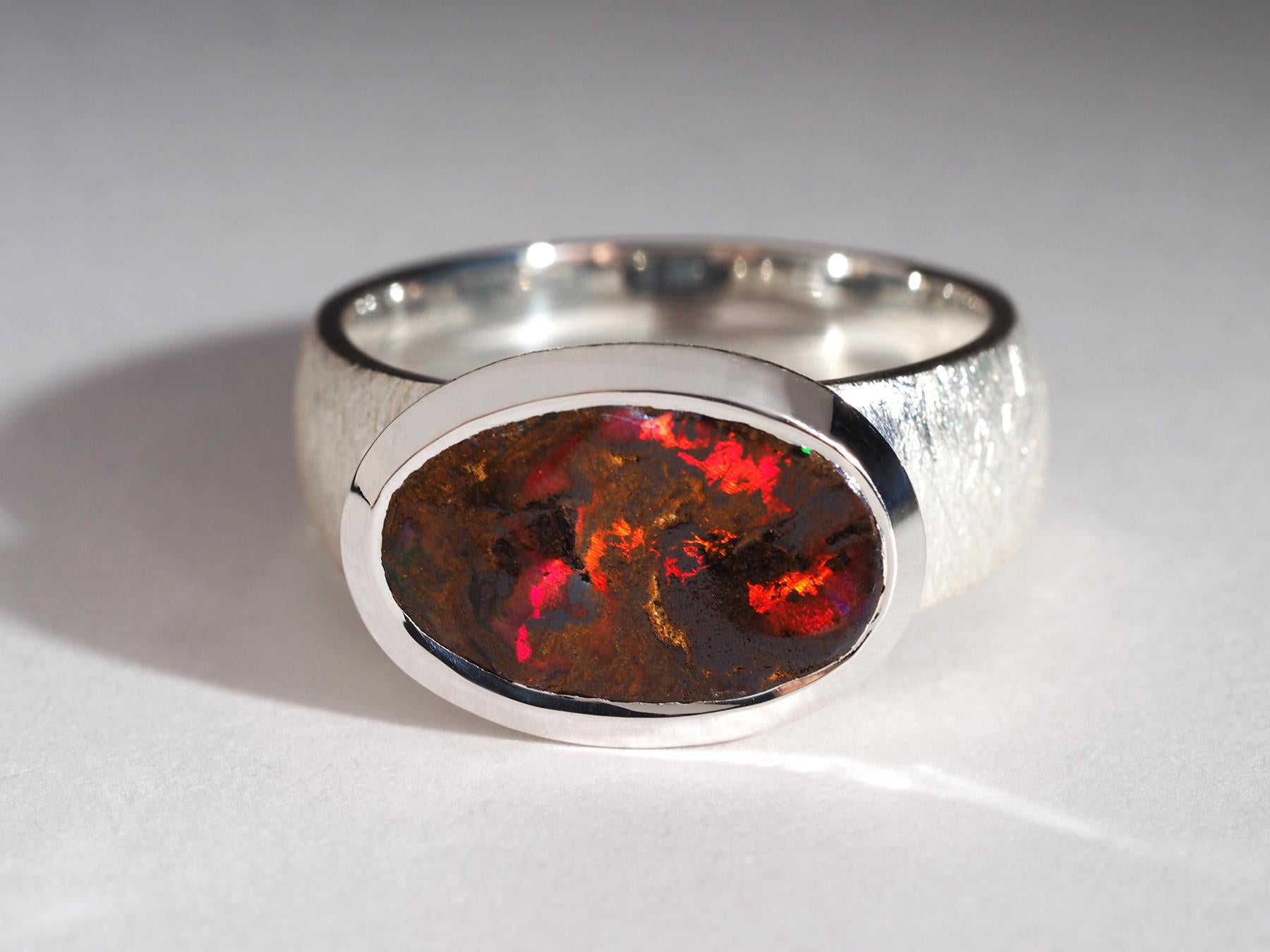 Red Boulder Opal silver ring Fine Opal Anniversary Gift wedding Ring 4.21 carat In New Condition For Sale In Berlin, DE