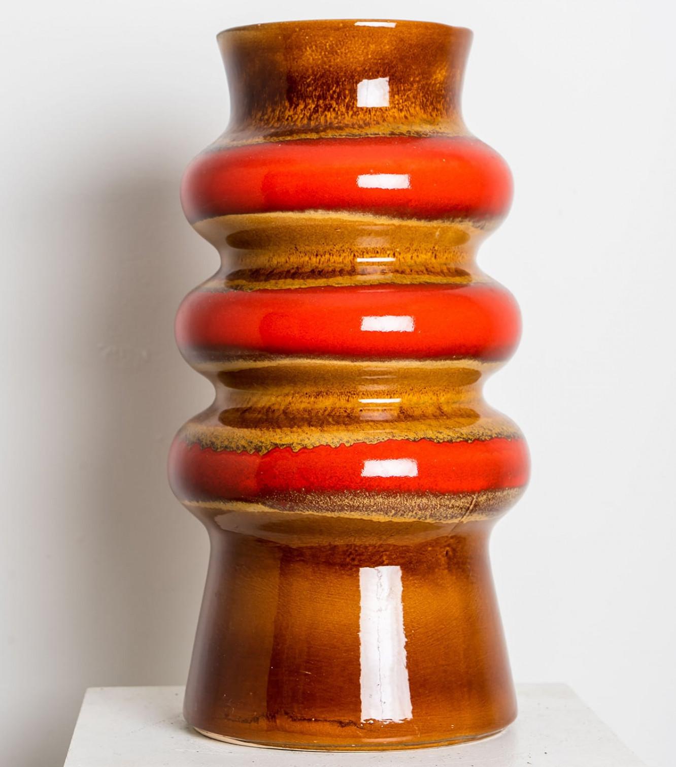 Mid-Century moderno Lampada da tavolo con cerchi rossi di Braun e paralume di seta nuovo su misura, Germania, 1970 in vendita