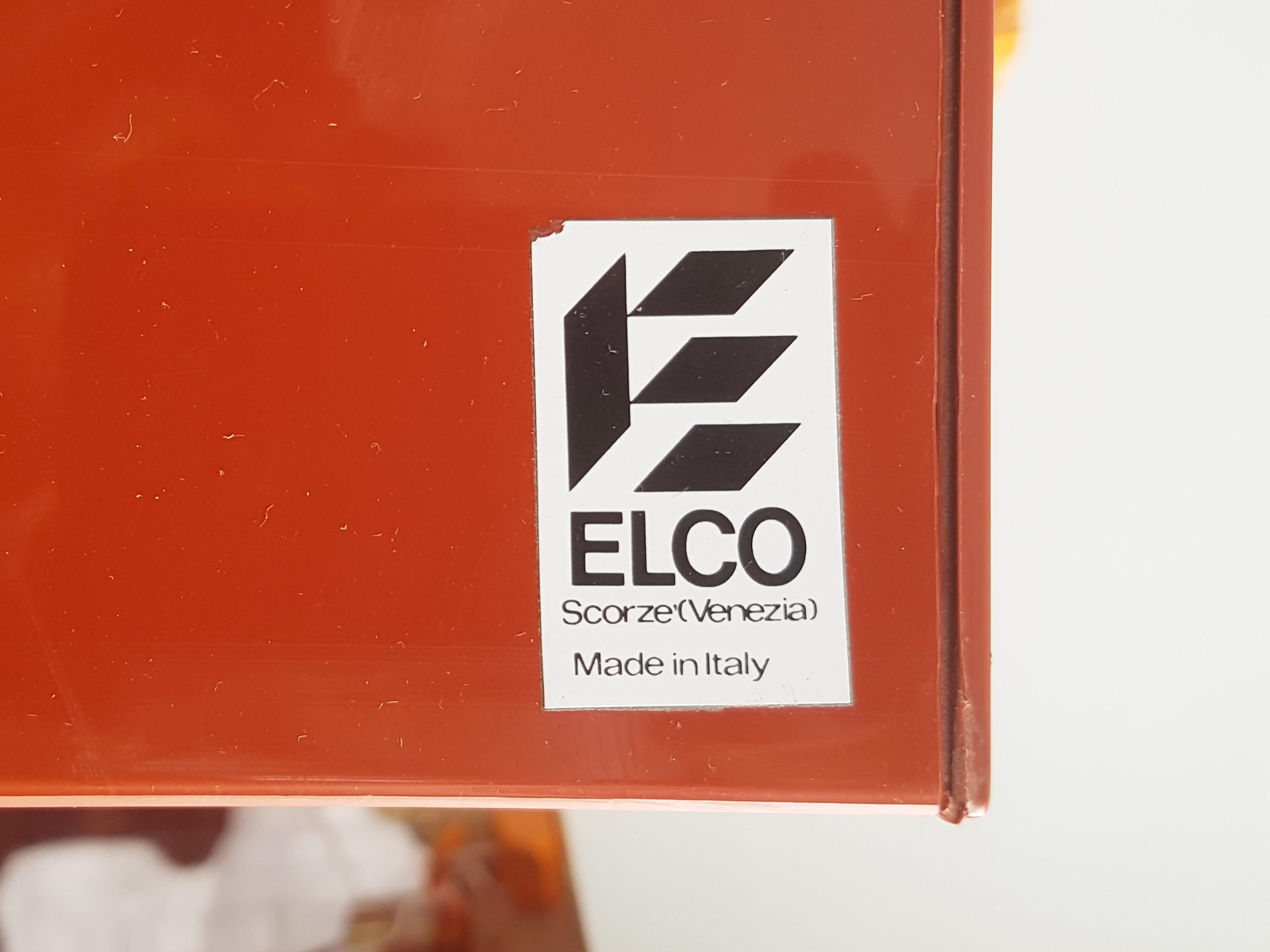 Étagères en plastique brique rouge et métal plaqué chrome d'Elco en vente 5