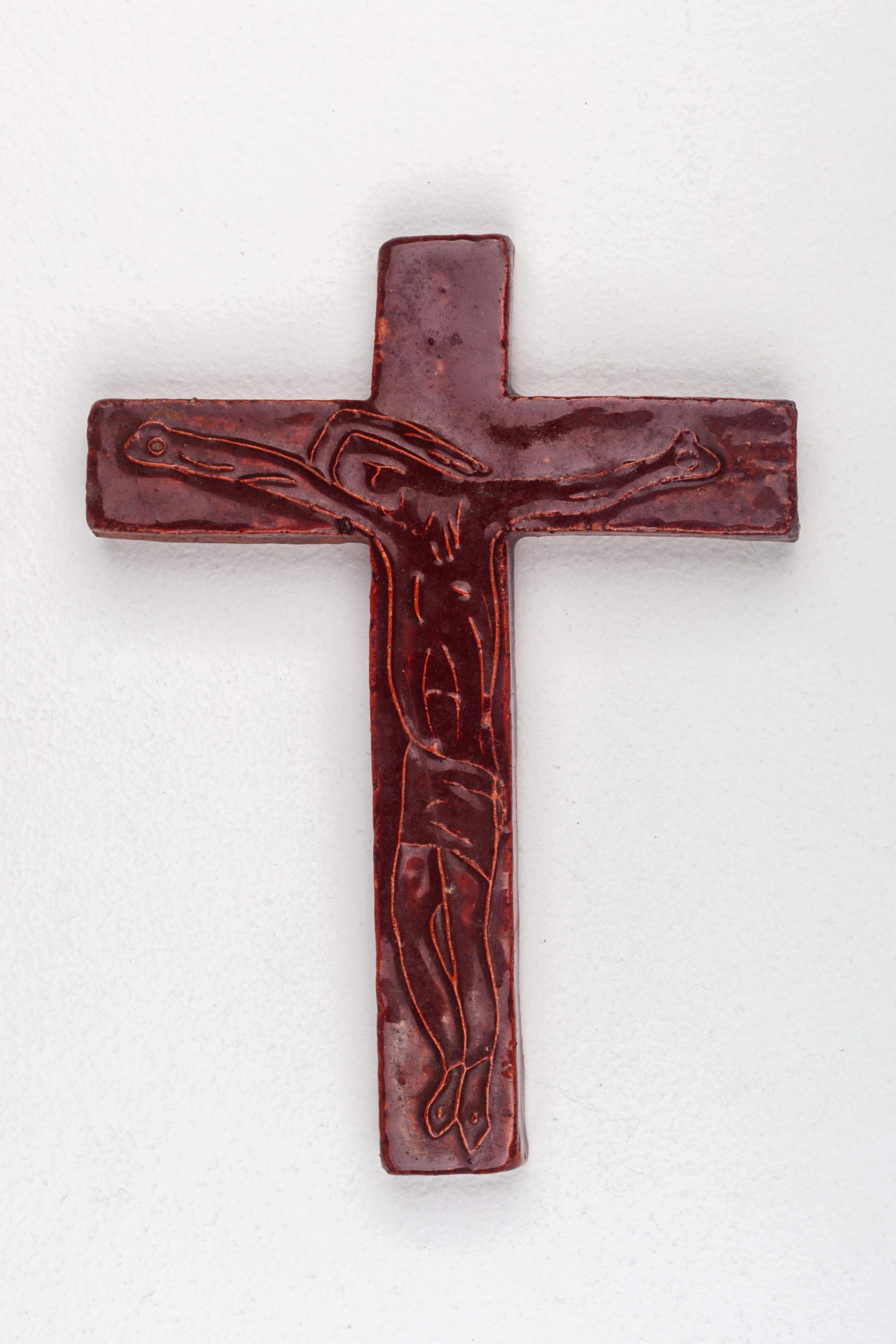 Brutalist Red-Brown Glossy Cross with Abstract Line Drawing Christ Figure For Sale