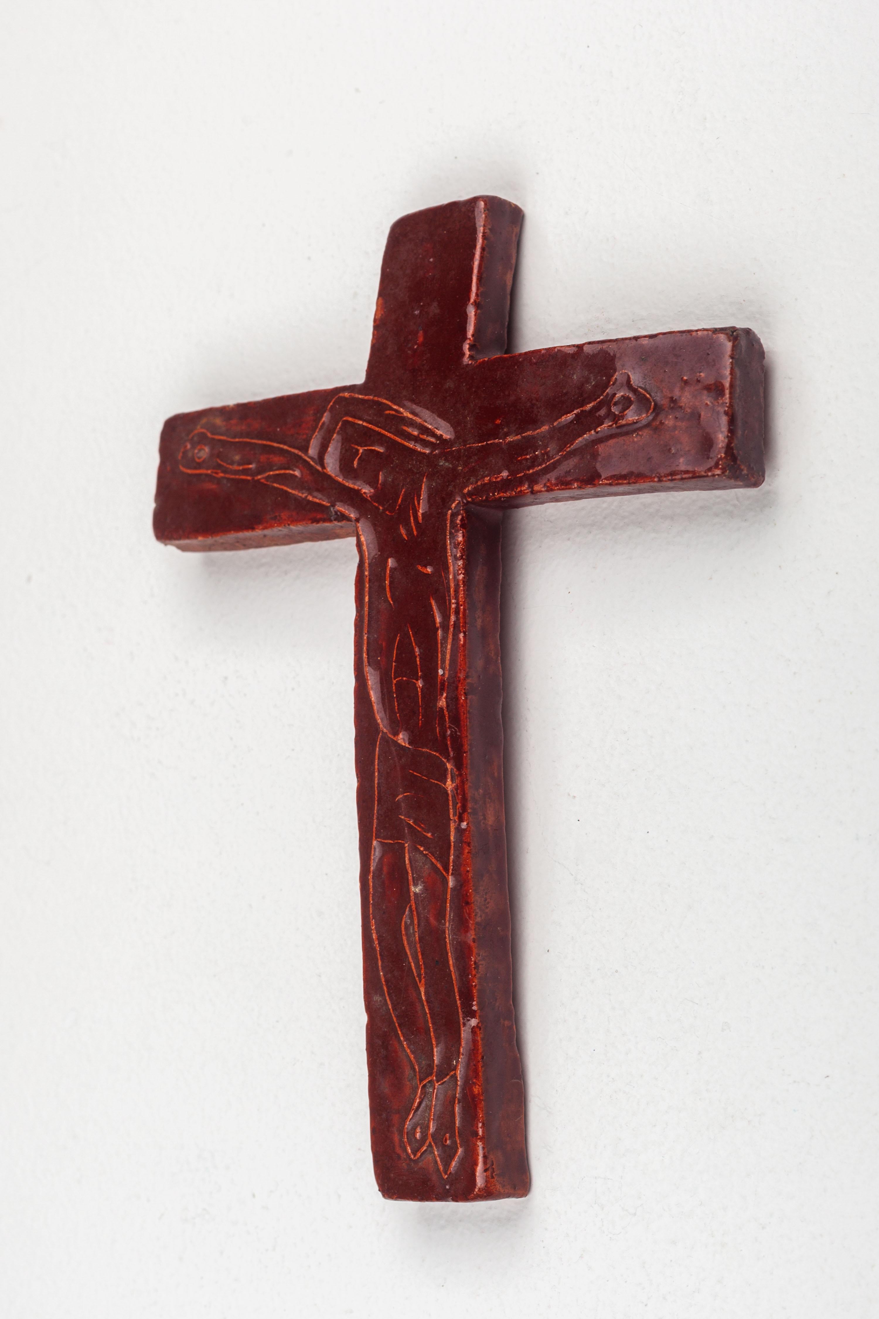 Red-Brown Glossy Cross with Abstract Line Drawing Christ Figure In Good Condition For Sale In Chicago, IL