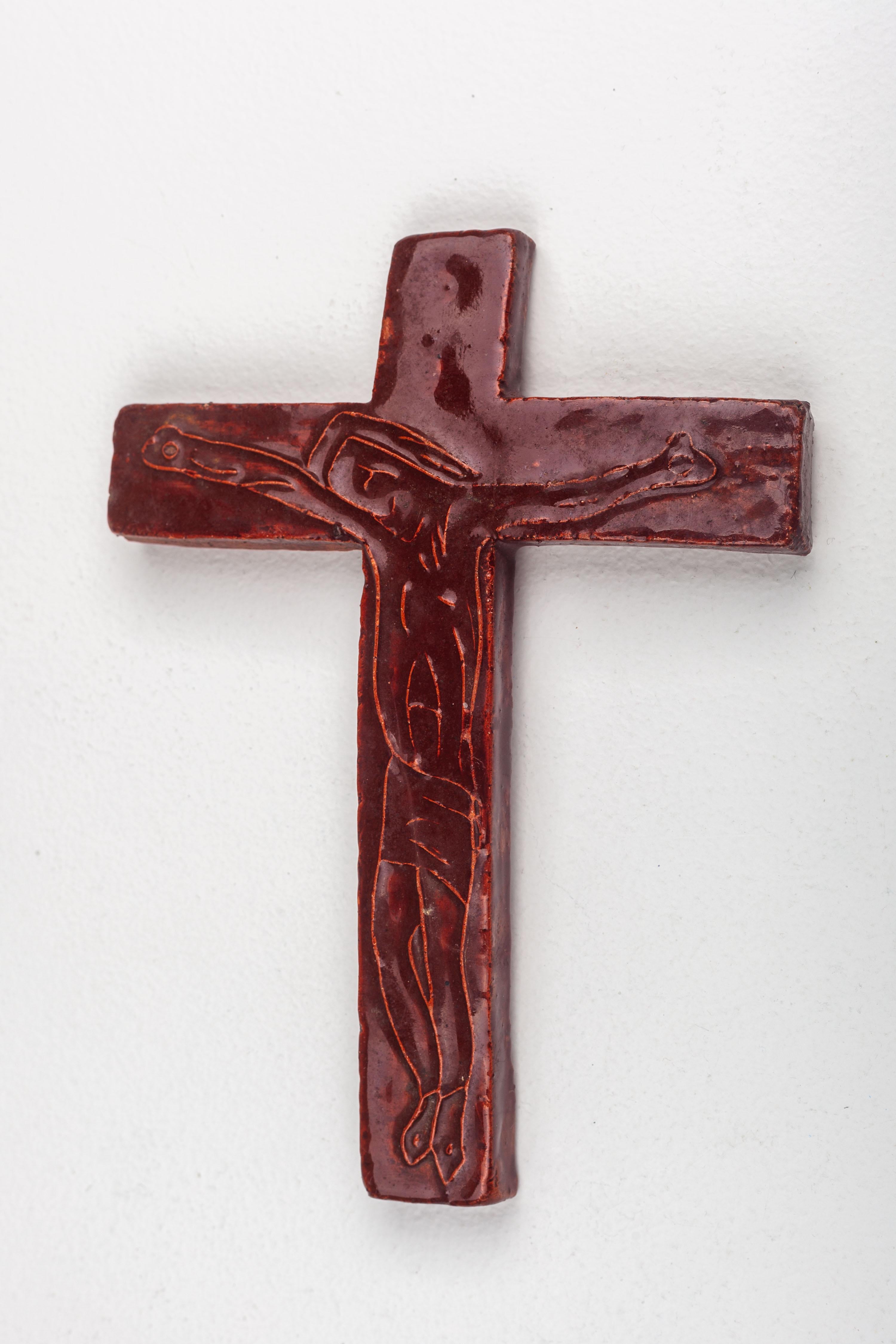 Ceramic Red-Brown Glossy Cross with Abstract Line Drawing Christ Figure For Sale