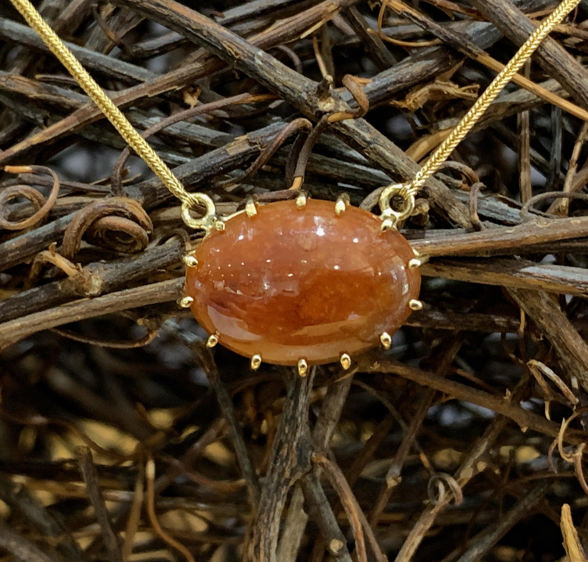 Red-Brown Jadeite Cabochon Pendant on Snake Chain in 18 Karat Yellow Gold In New Condition In Sherman Oaks, CA