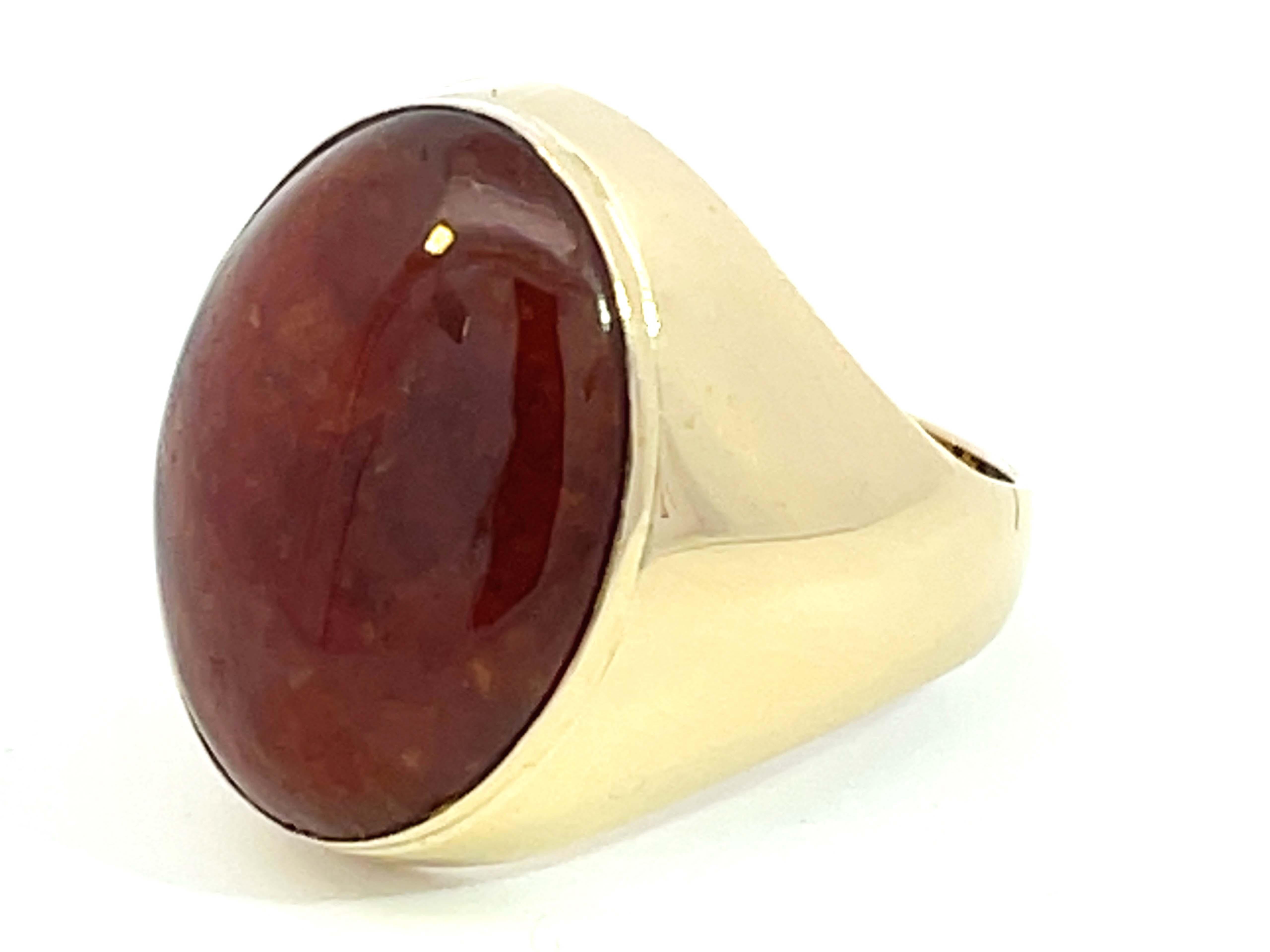 Modern Red Brown Mottled Oval Cabochon Jade Ring in 14k Yellow Gold For Sale