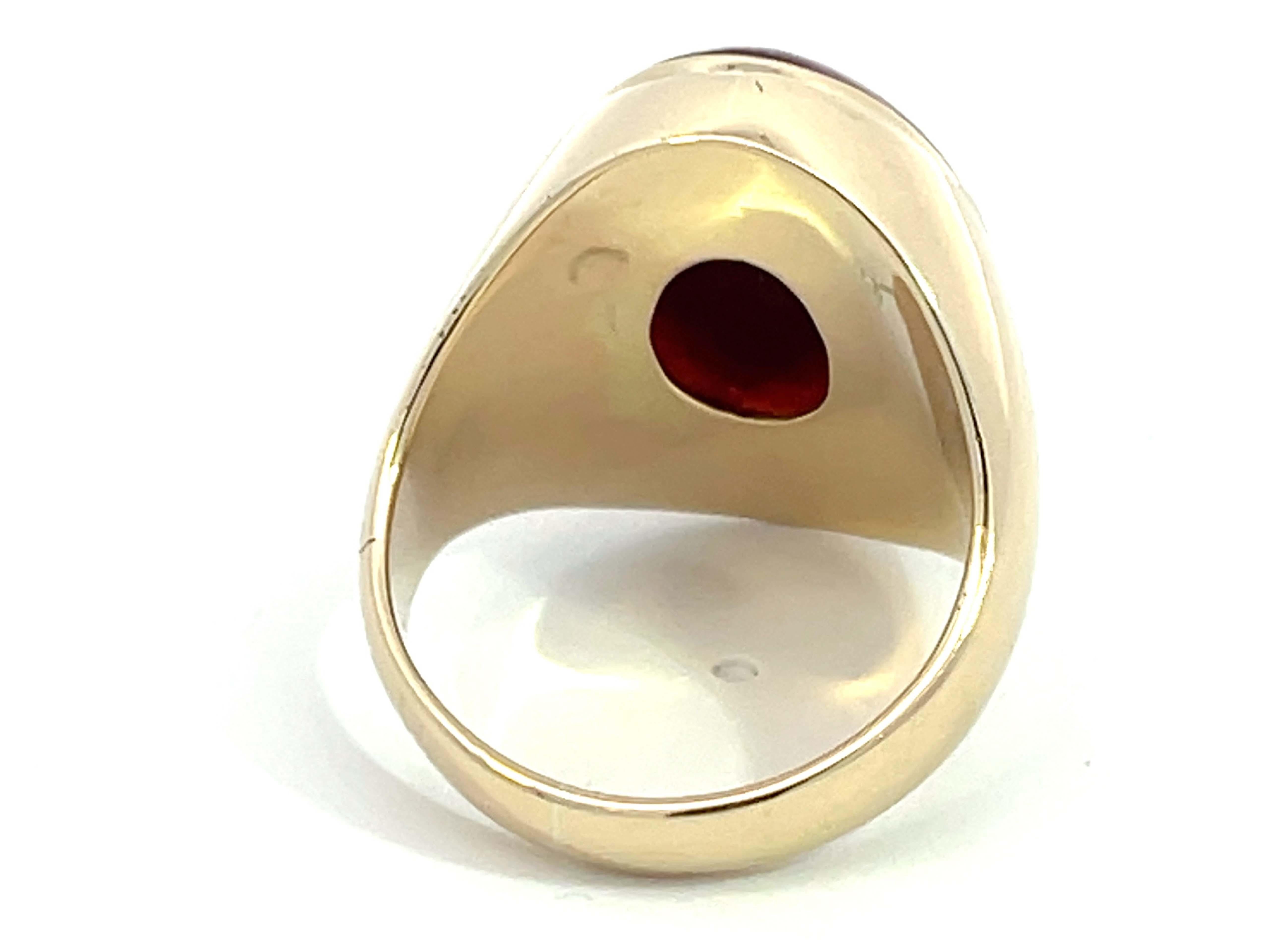 Red Brown Mottled Oval Cabochon Jade Ring in 14k Yellow Gold For Sale 1
