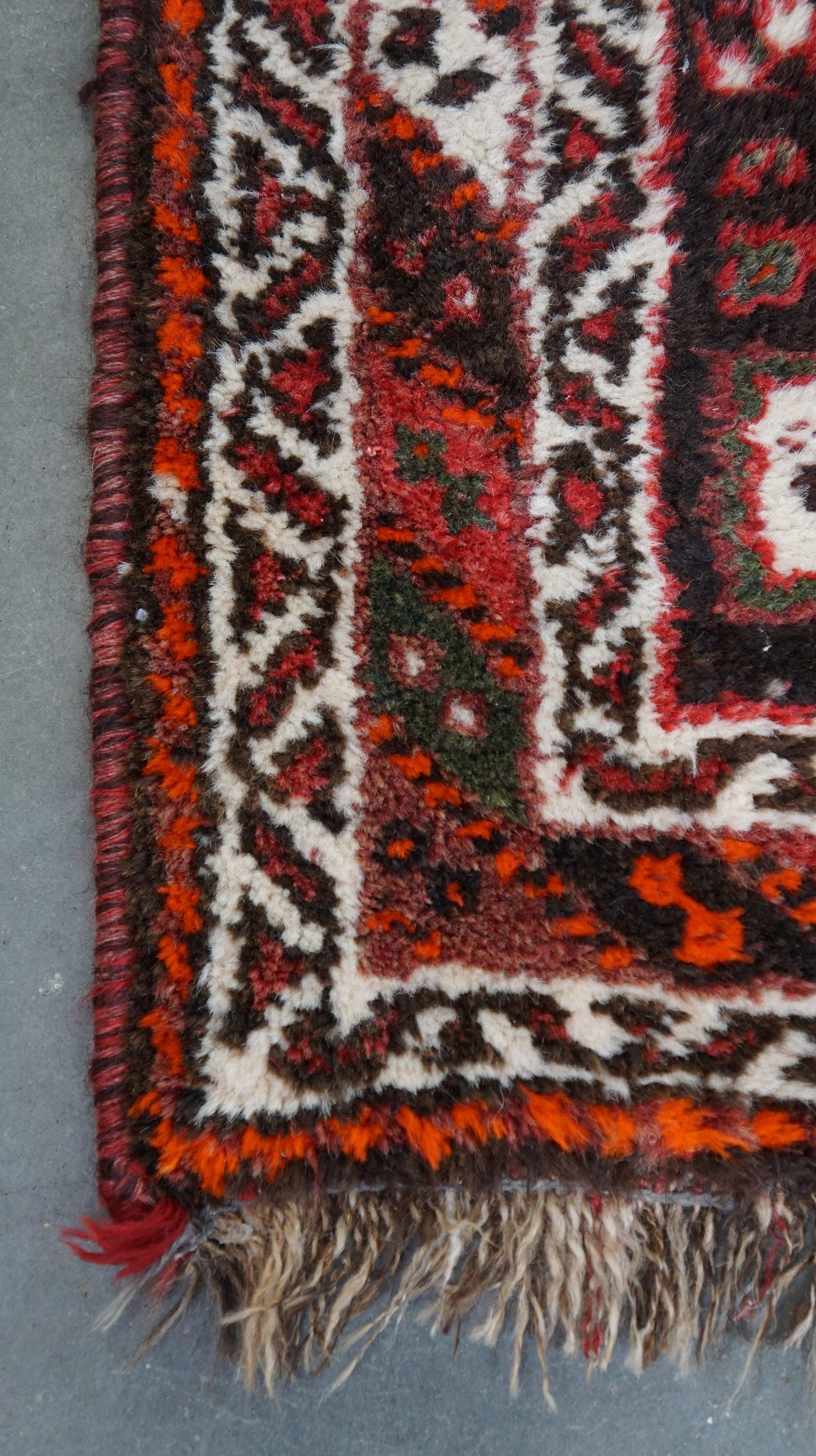 Red/brown vintage oriental style old carpet 135x87cm For Sale at 1stDibs
