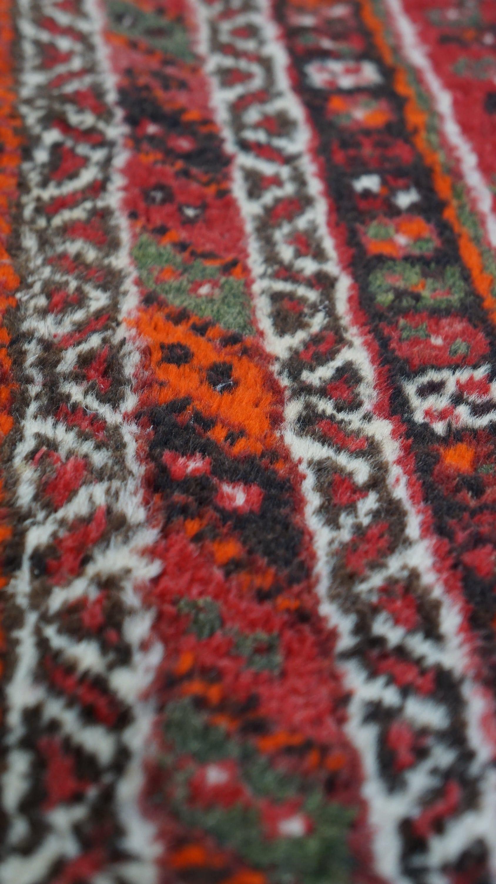 Red/brown vintage oriental style old carpet 135x87cm For Sale at 1stDibs
