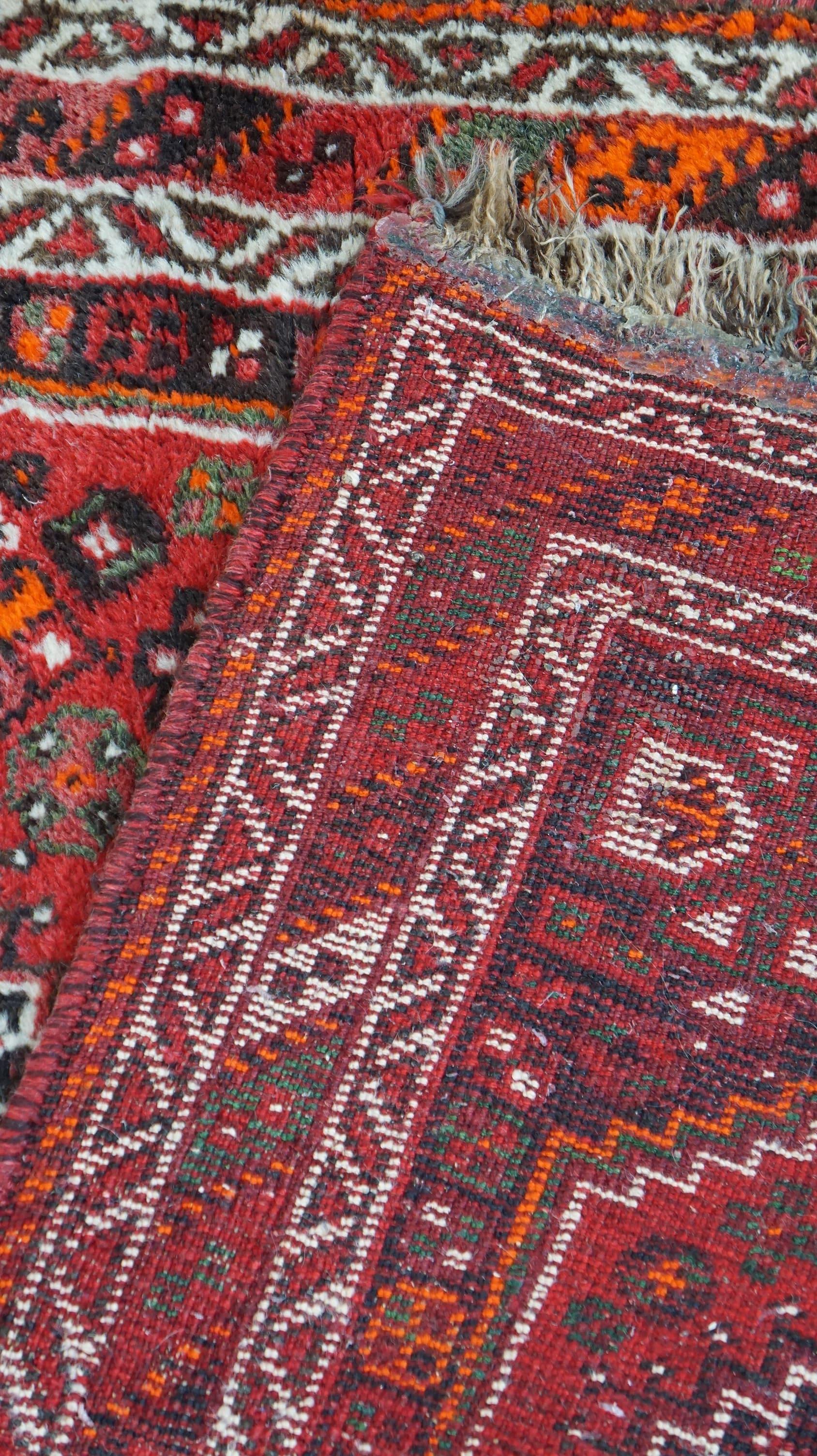 Red/brown vintage oriental style old carpet 135x87cm For Sale at 1stDibs