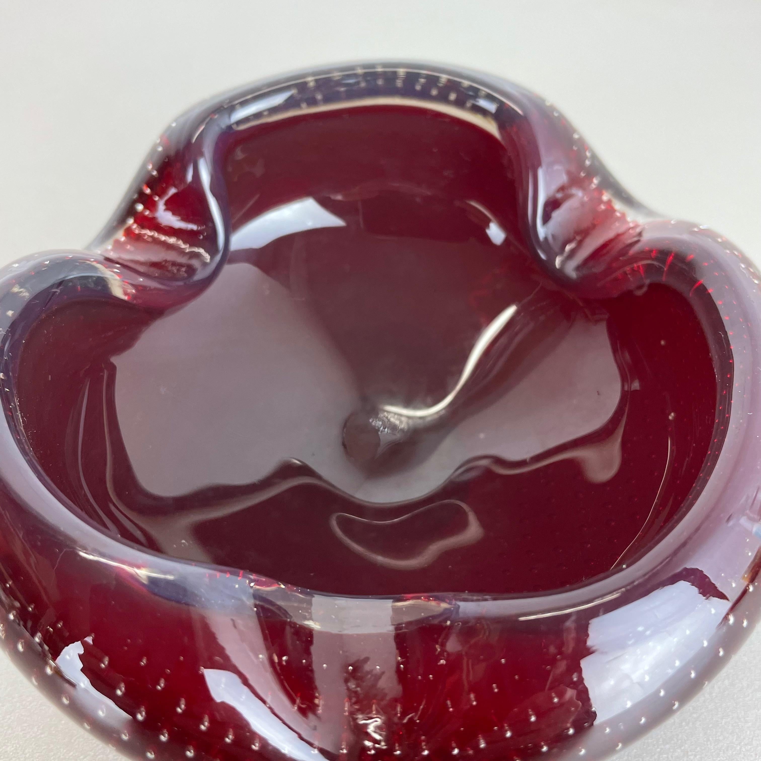 Verre de Murano Élément de cendrier en verre de Murano à bulles rouges et coquillages de Venini, Italie, 1970 n° 2 en vente