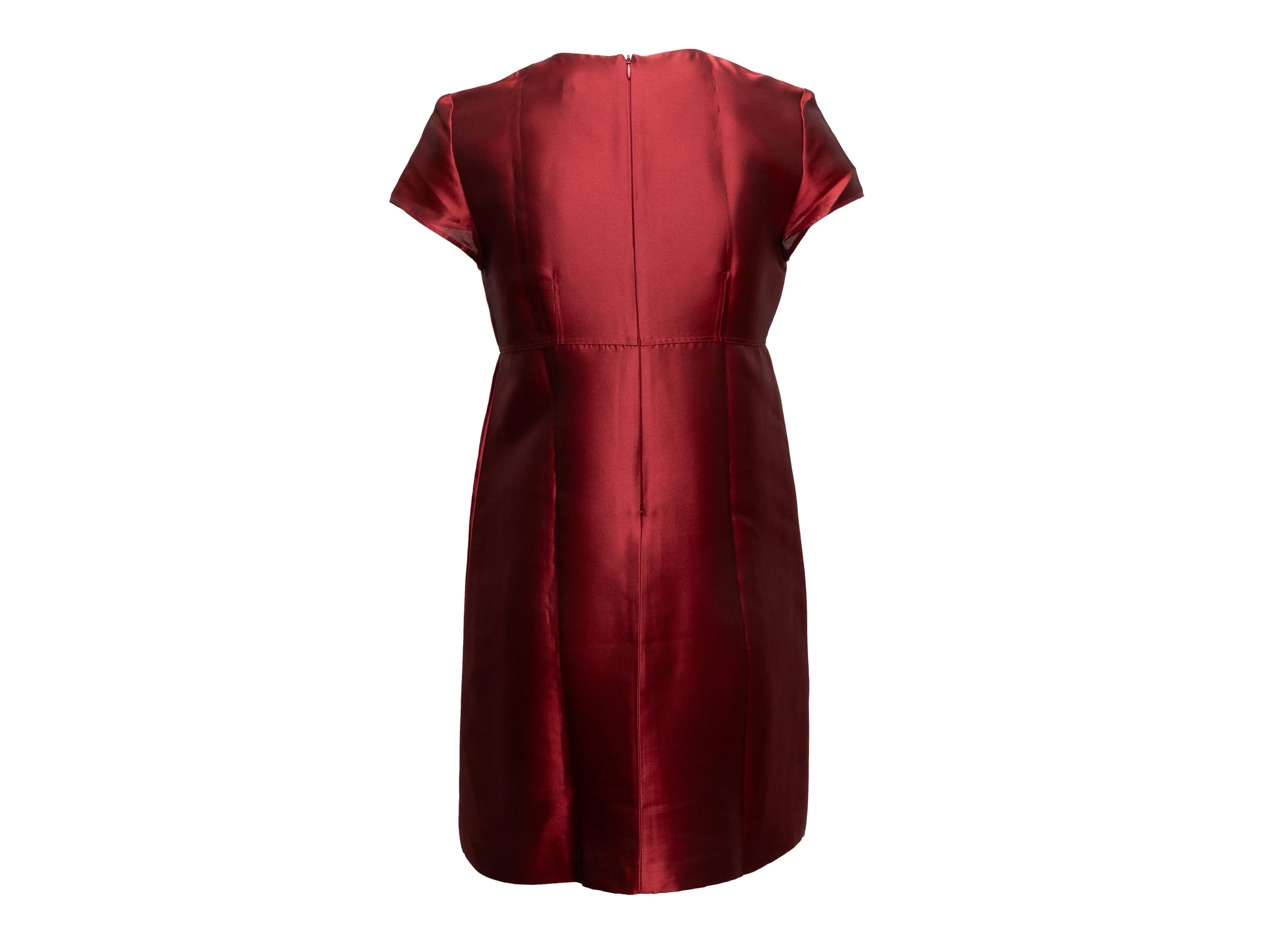Red Burberry Satin Short Sleeve Dress Size US 4 In Good Condition For Sale In New York, NY