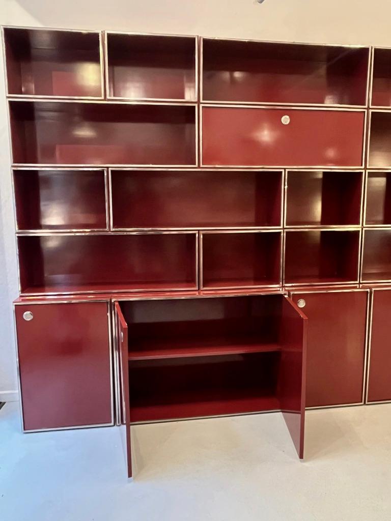 Modulares Regal / Wandschrank in Rot, Burgunderrot, lackiert, von Willy Rizzo, Italien, ca. 1970er Jahre (Italienisch) im Angebot