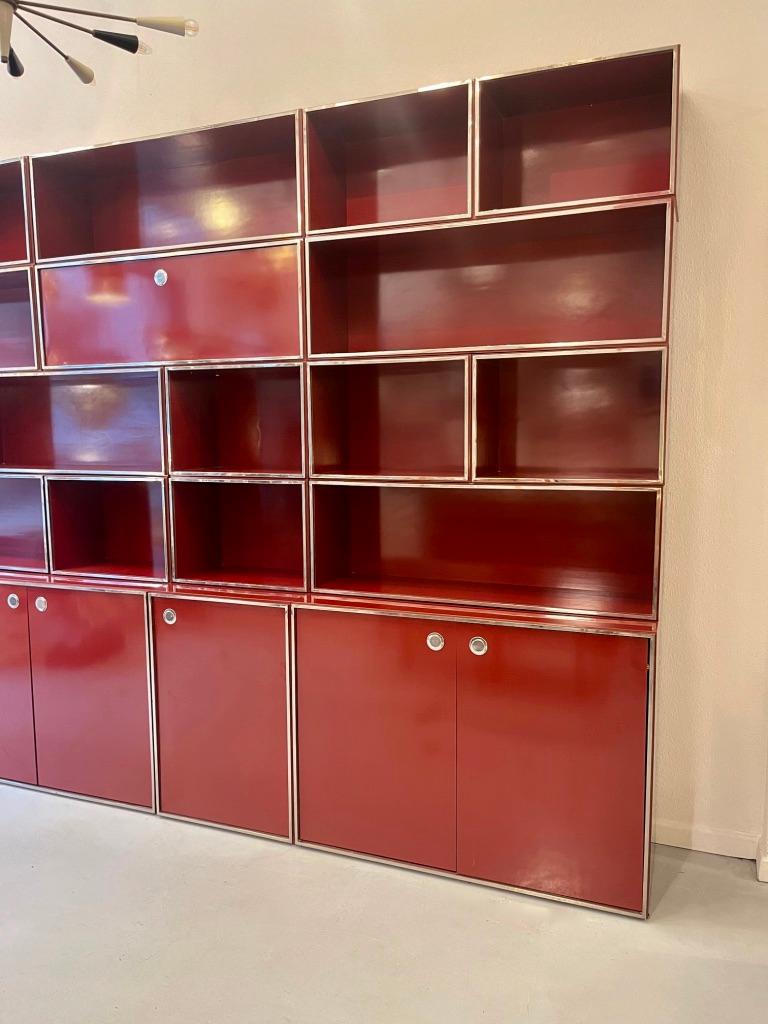 Modulares Regal / Wandschrank in Rot, Burgunderrot, lackiert, von Willy Rizzo, Italien, ca. 1970er Jahre (Lackiert) im Angebot