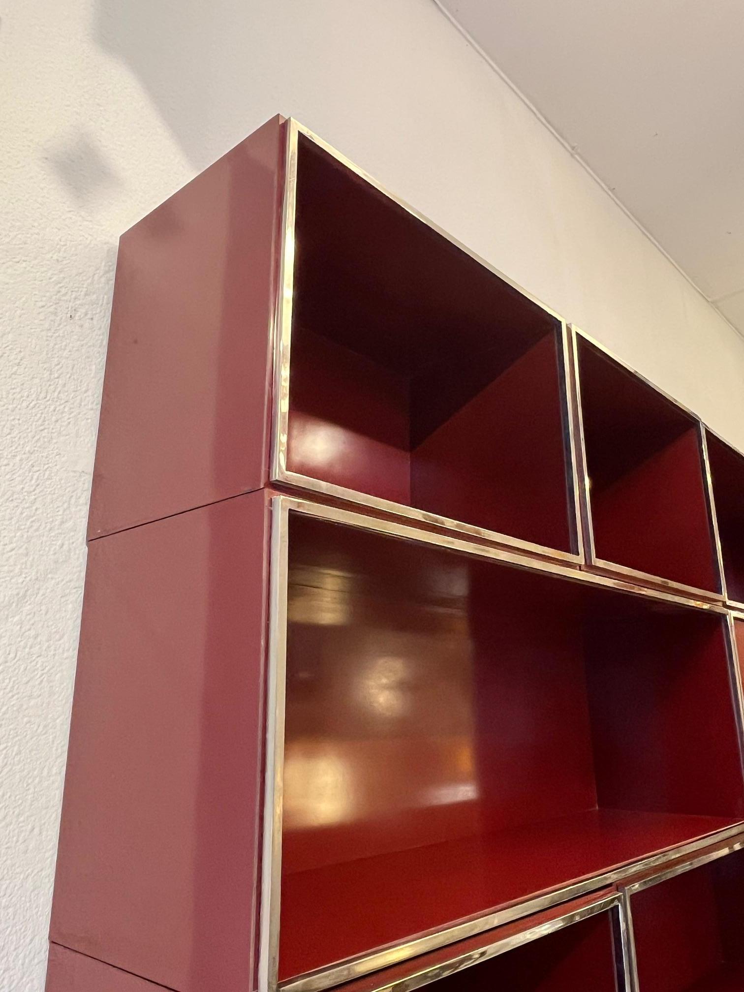 Modulares Regal / Wandschrank in Rot, Burgunderrot, lackiert, von Willy Rizzo, Italien, ca. 1970er Jahre im Zustand „Gut“ im Angebot in Geneva, CH