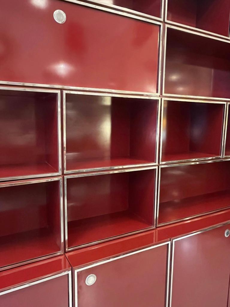 Modulares Regal / Wandschrank in Rot, Burgunderrot, lackiert, von Willy Rizzo, Italien, ca. 1970er Jahre (Metall) im Angebot