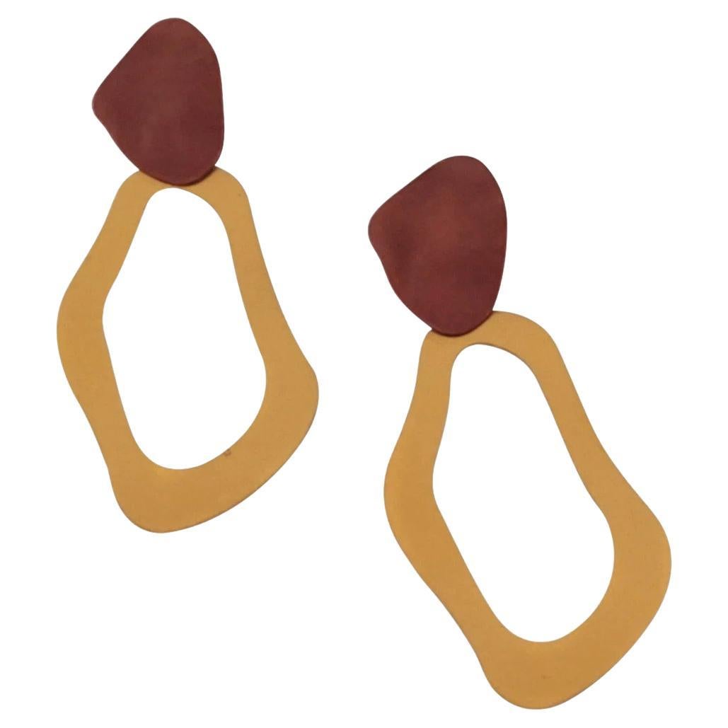 Orecchini a buco rossi, bordeaux, a petali gialli, a ferro di cavallo opachi, eleganti e a goccia lunga in vendita