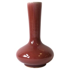 Rote burgunderrote Keramikvase von Maitland-Smith