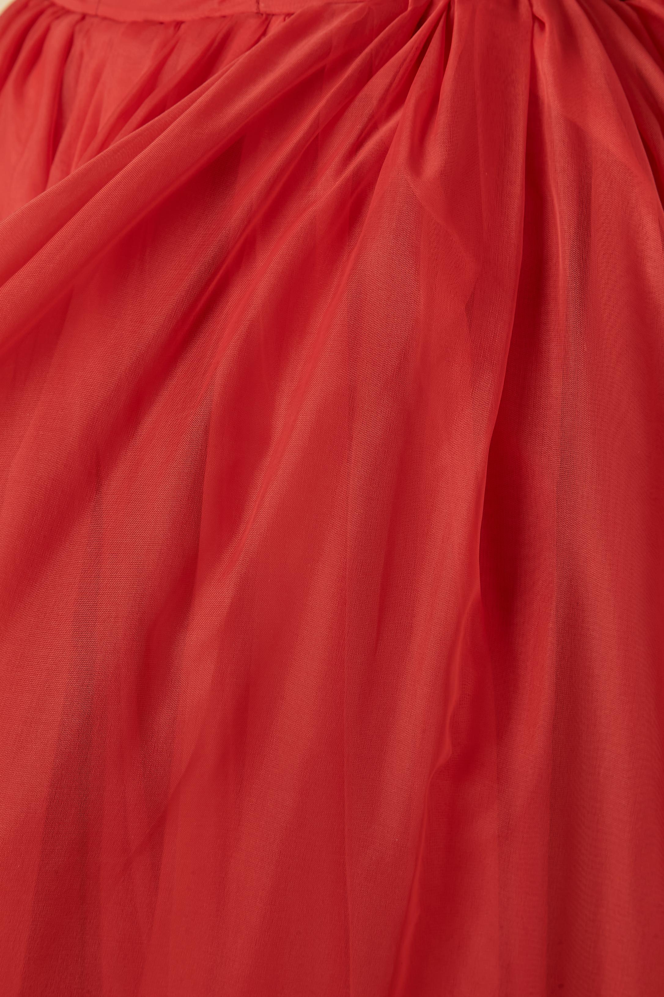 Rouge Robe de bal à bustier rouge Circa 1950 en vente
