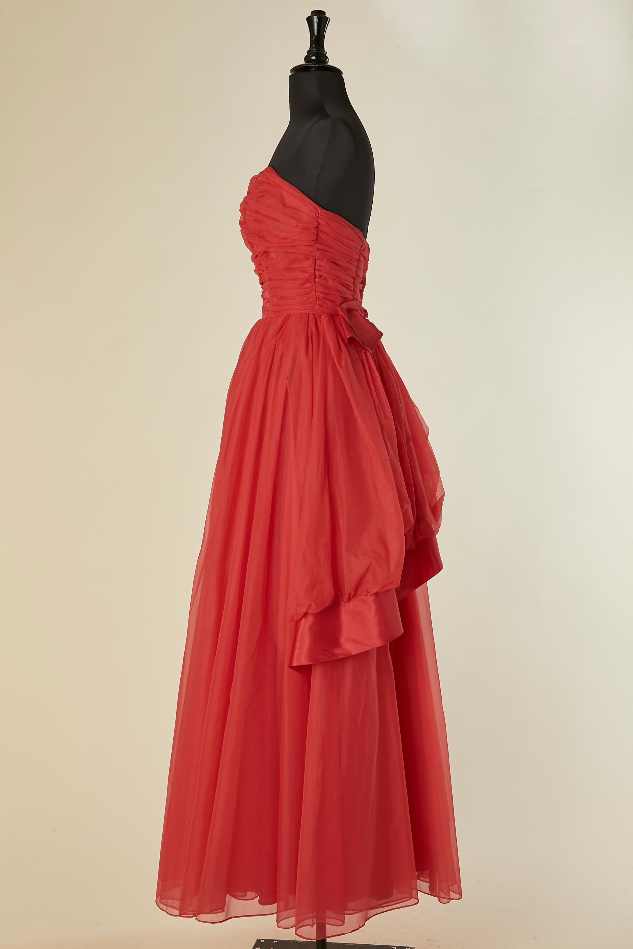 Robe de bal à bustier rouge Circa 1950 Excellent état - En vente à Saint-Ouen-Sur-Seine, FR