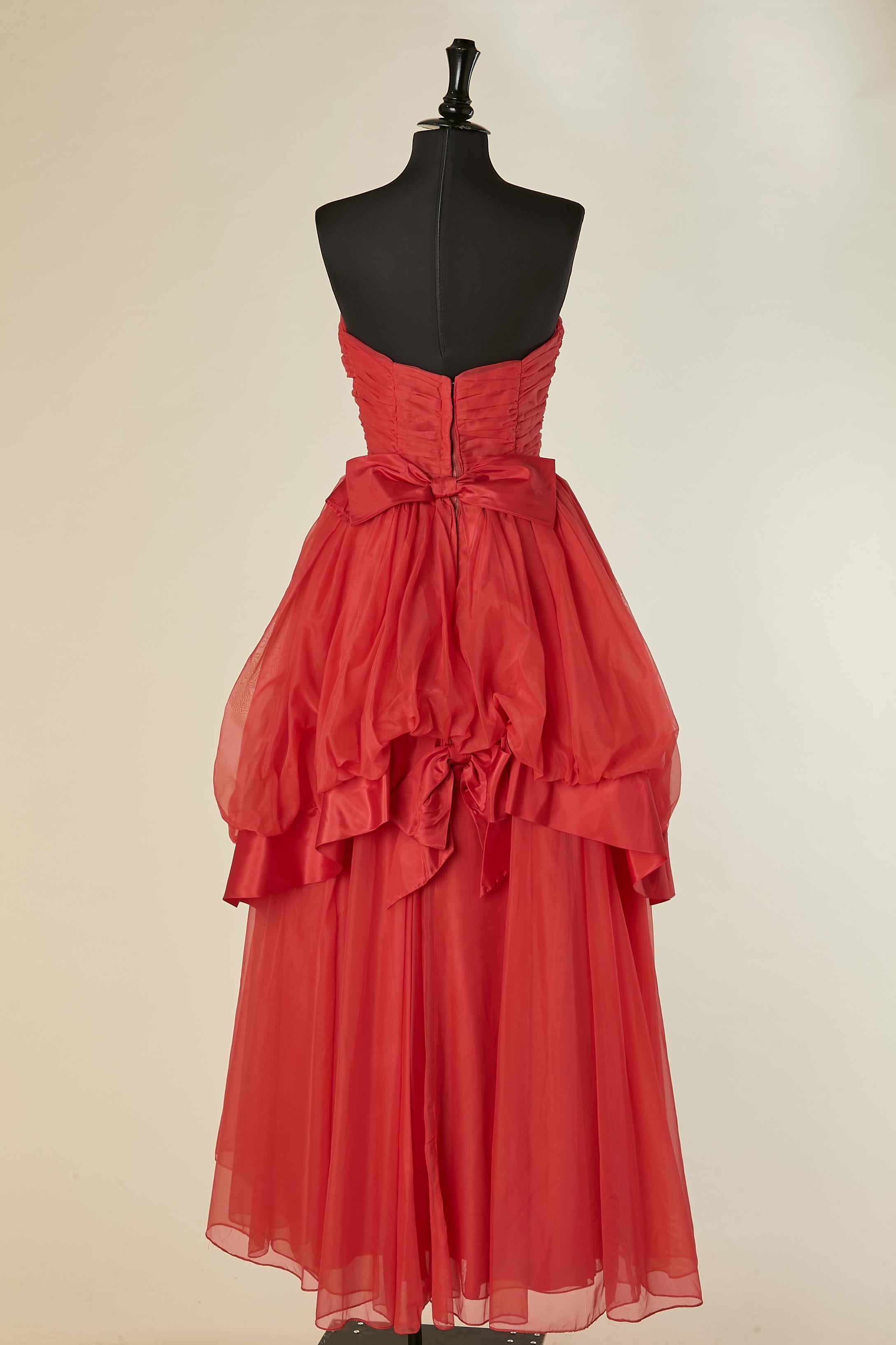 Robe de bal à bustier rouge Circa 1950 Pour femmes en vente