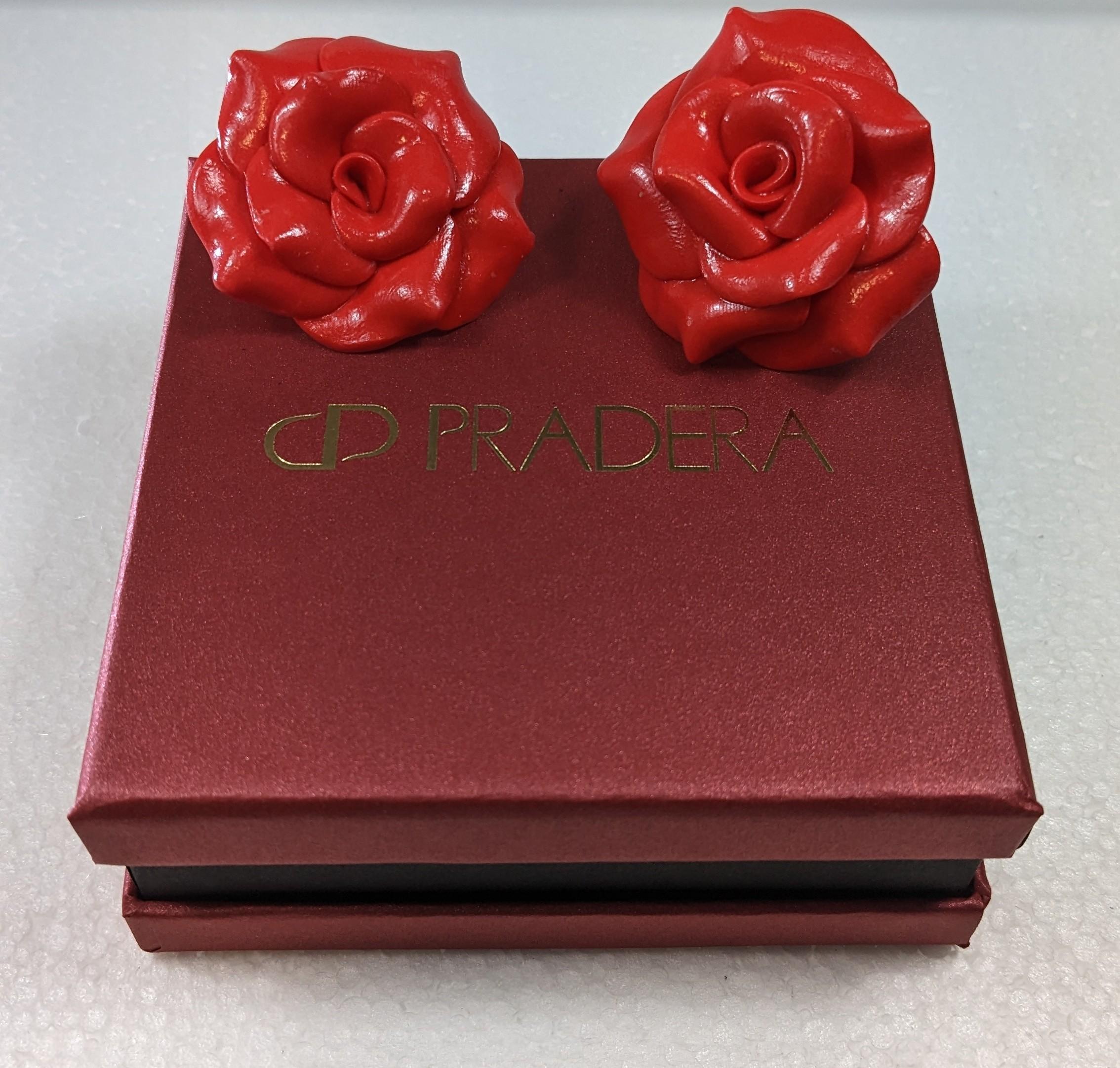 Red Camelia Polymer  Earrings with golplated silver closure In New Condition For Sale In  Bilbao, ES