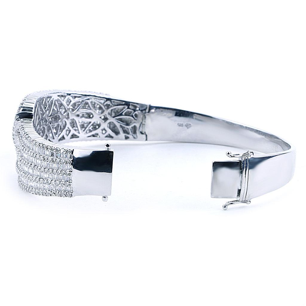 Bracelet jonc bypass à charnières en or blanc 14 carats avec diamants rouges de 8 carats Pour femmes en vente