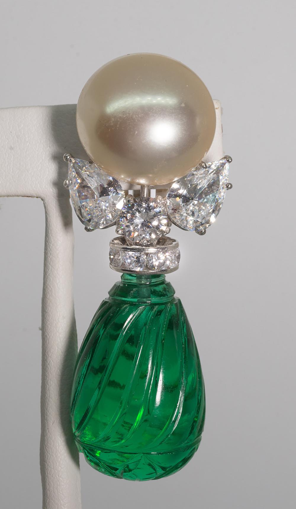 Art Deco Kostüm-Schmuck Mabe Perle Diamant  Smaragd-Ohrclips von Clive Kandel (Art déco)