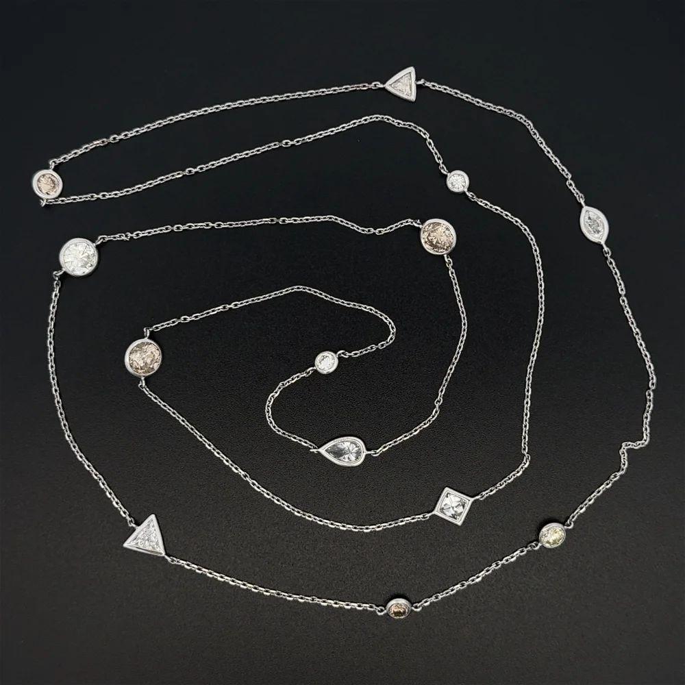 Tout simplement magnifique ! Elegant et finement détaillé, le collier à maillons de chaîne en or Diamond By The Yard. Serti à la main de diamants ronds et de forme fantaisie, pesant environ 4.00tcw. Le collier mesure environ 30