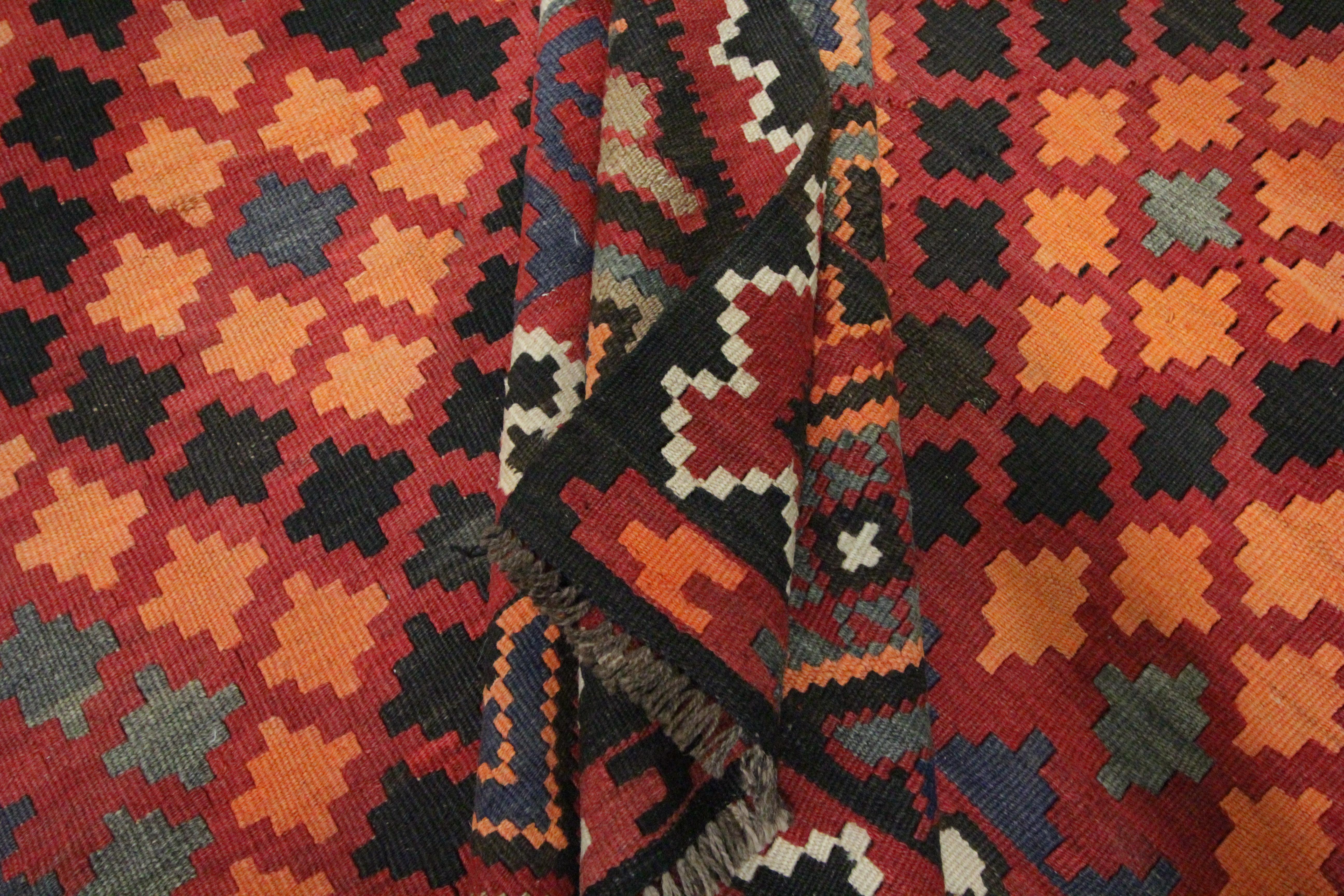 Red Carpet Wool Kilim Rug Handmade Traditional Caucasian Area Rug For Sale 3