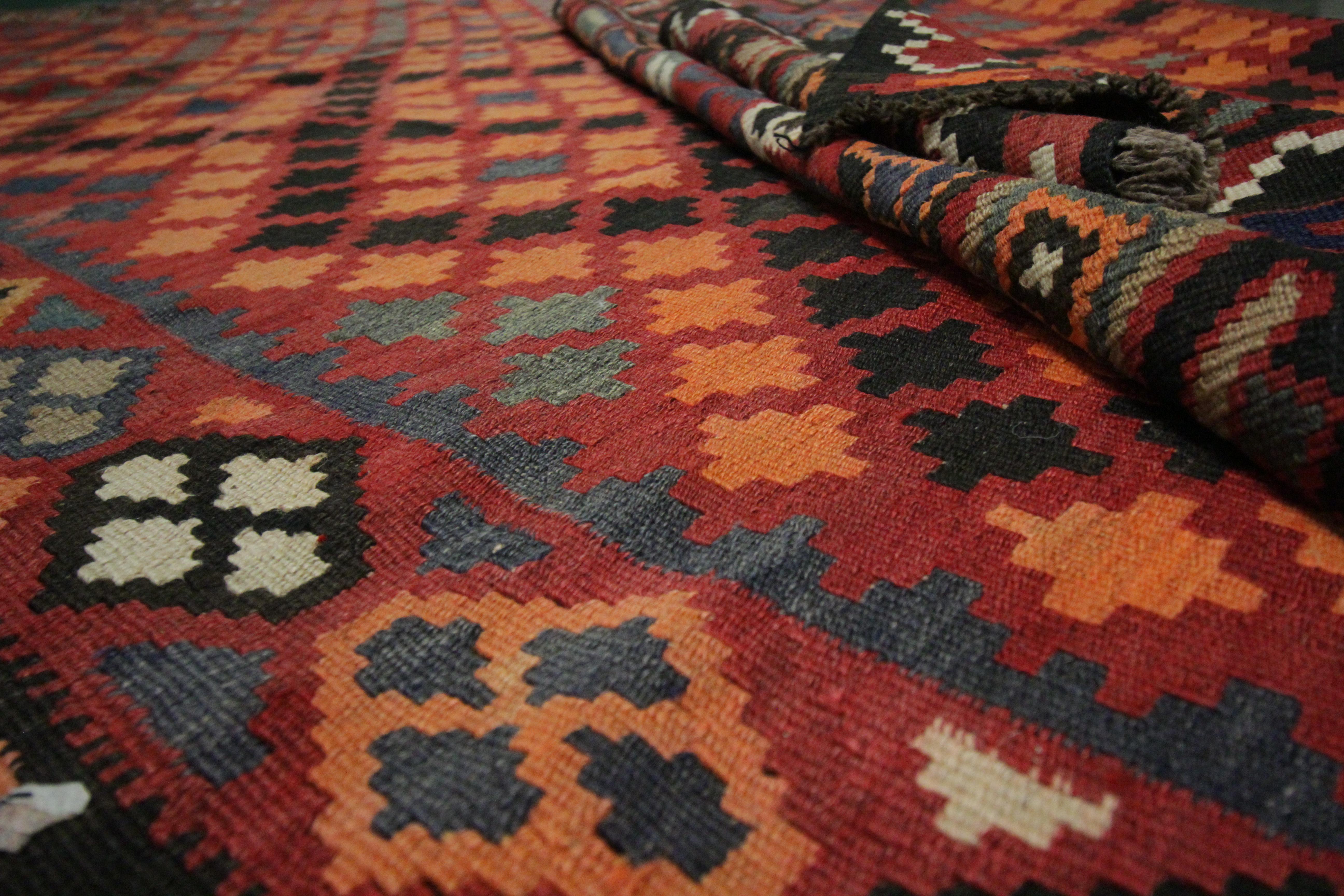 Red Carpet Wool Kilim Rug Handmade Traditional Caucasian Area Rug For Sale 4